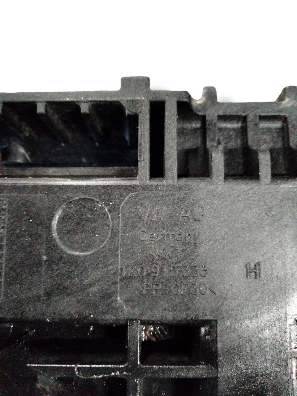 Scatola / Alloggio Supporto Batteria Volkswagen Golf V (2004 - 2008) cod.1K0915333 - F&P CRASH SRLS - Ricambi Usati