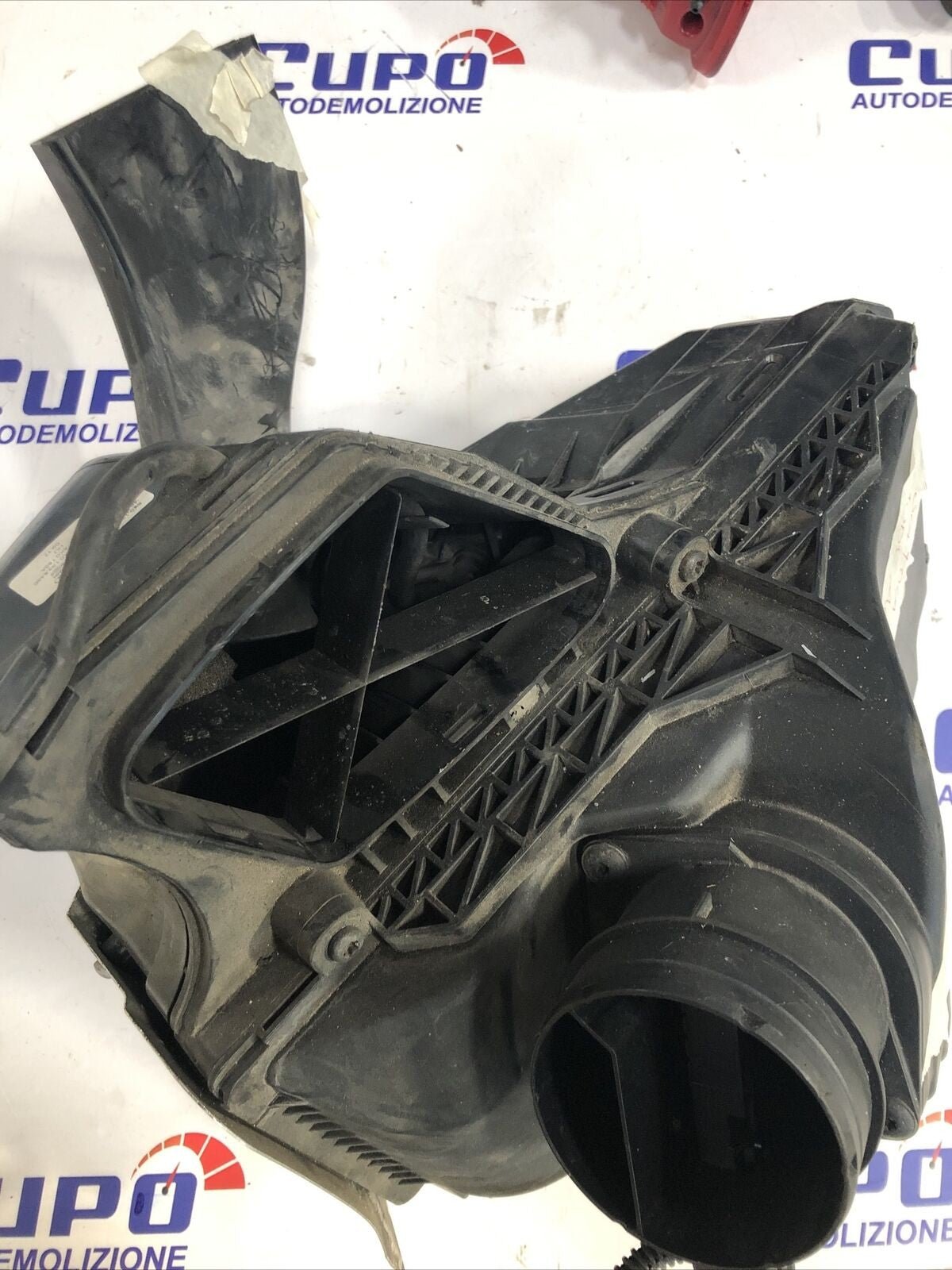 Air Filter Box 8K0133837BF AUDI A4 2.0 88KW Complete With Mass Air Flow Sensor - F&P CRASH SRLS - Used Parts