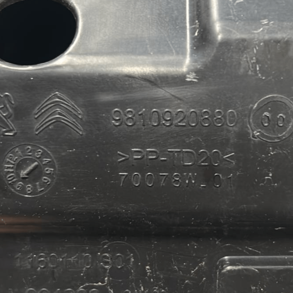 Scatola filtro aria peugoet 3008 1.5 diesel cod:9810920880 (2016 > 2023) - F&P CRASH SRL - Ricambi Usati