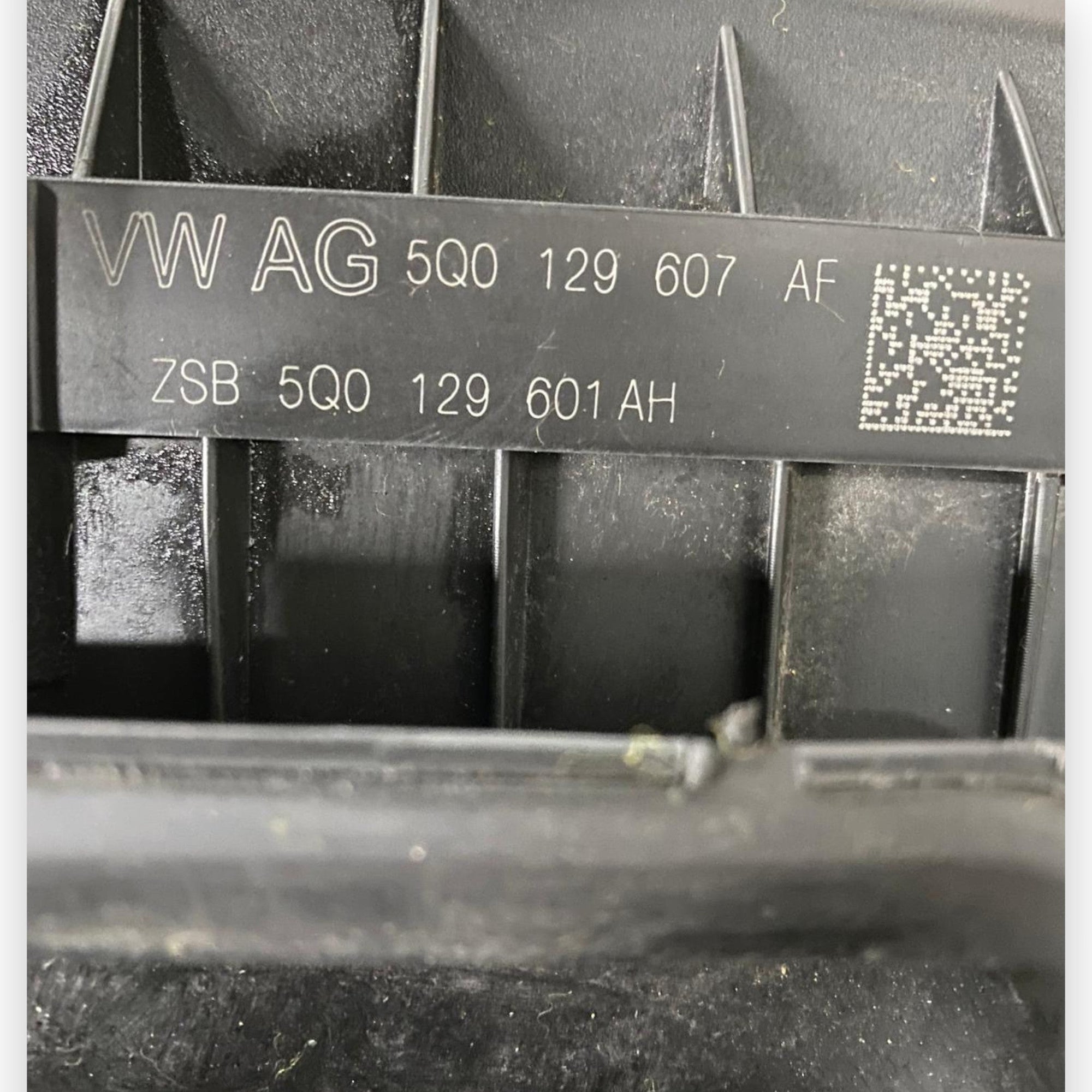 Scatola filtro aria Volkswagen Golf VII 2.0 Diesel (2012 - 2019) Cod: 5Q0129607AF - F&P CRASH SRLS - Ricambi Usati