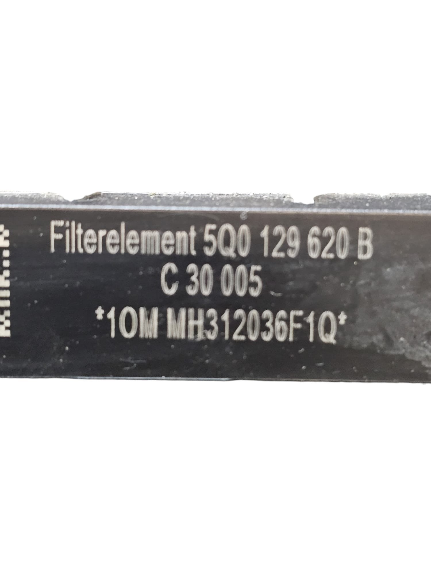 Scatola Filtro Aria Volkswagen Tiguan AD1 2.0 Diesel (2016 - 2024) Cod:5Q0129620B - F&P CRASH SRLS - Ricambi Usati