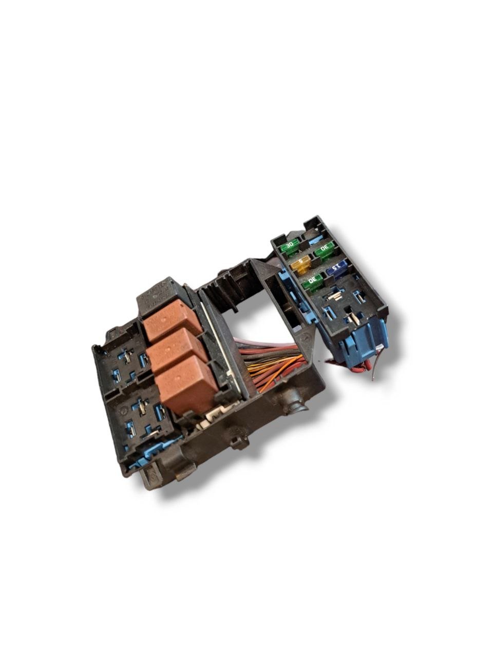 Fuse Box Central Unit Fuse Holder Renault Espace 2.2 Diesel (1996 - 2002) COD:8200003634 - F&P CRASH SRLS - Used Parts