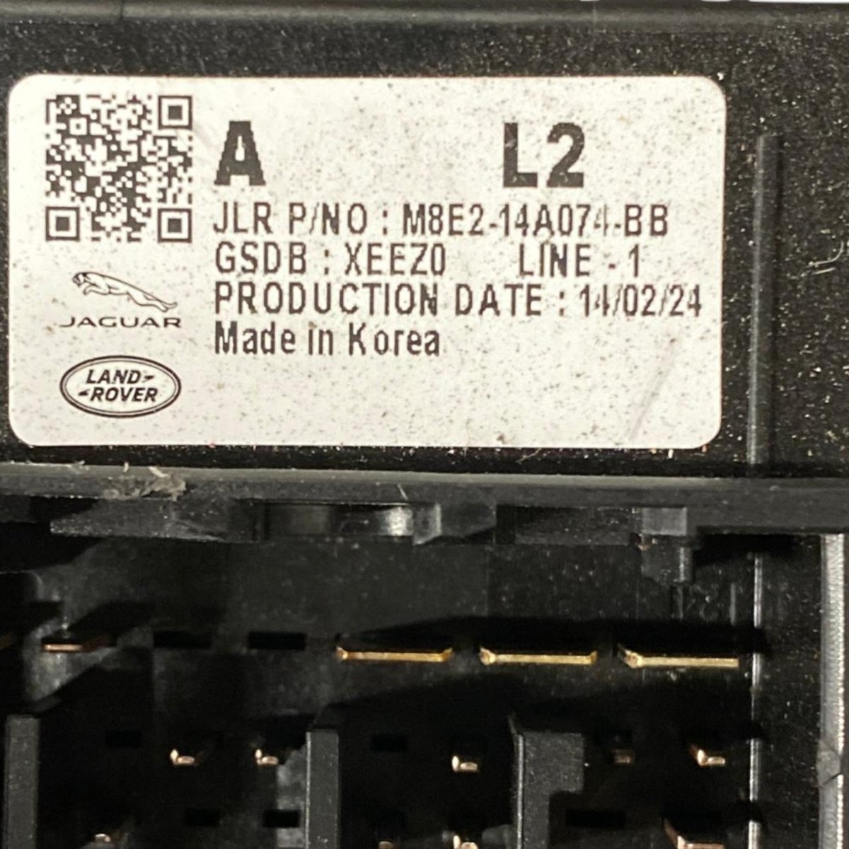 Range Rover Vogue L460 3.0 Diesel / Hybrid Fuse Box (2022 - ) Code: M8E2 - 14A074 - BB - F&P CRASH SRL - Used Parts
