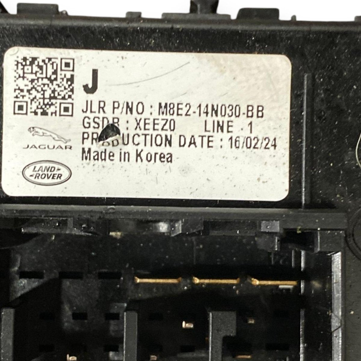 Range Rover Vogue L460 3.0 Diesel / Hybrid Fuse Box (2022 - ) Code: r8e2 - 14n030 - bb - F&P CRASH SRL - Used Parts