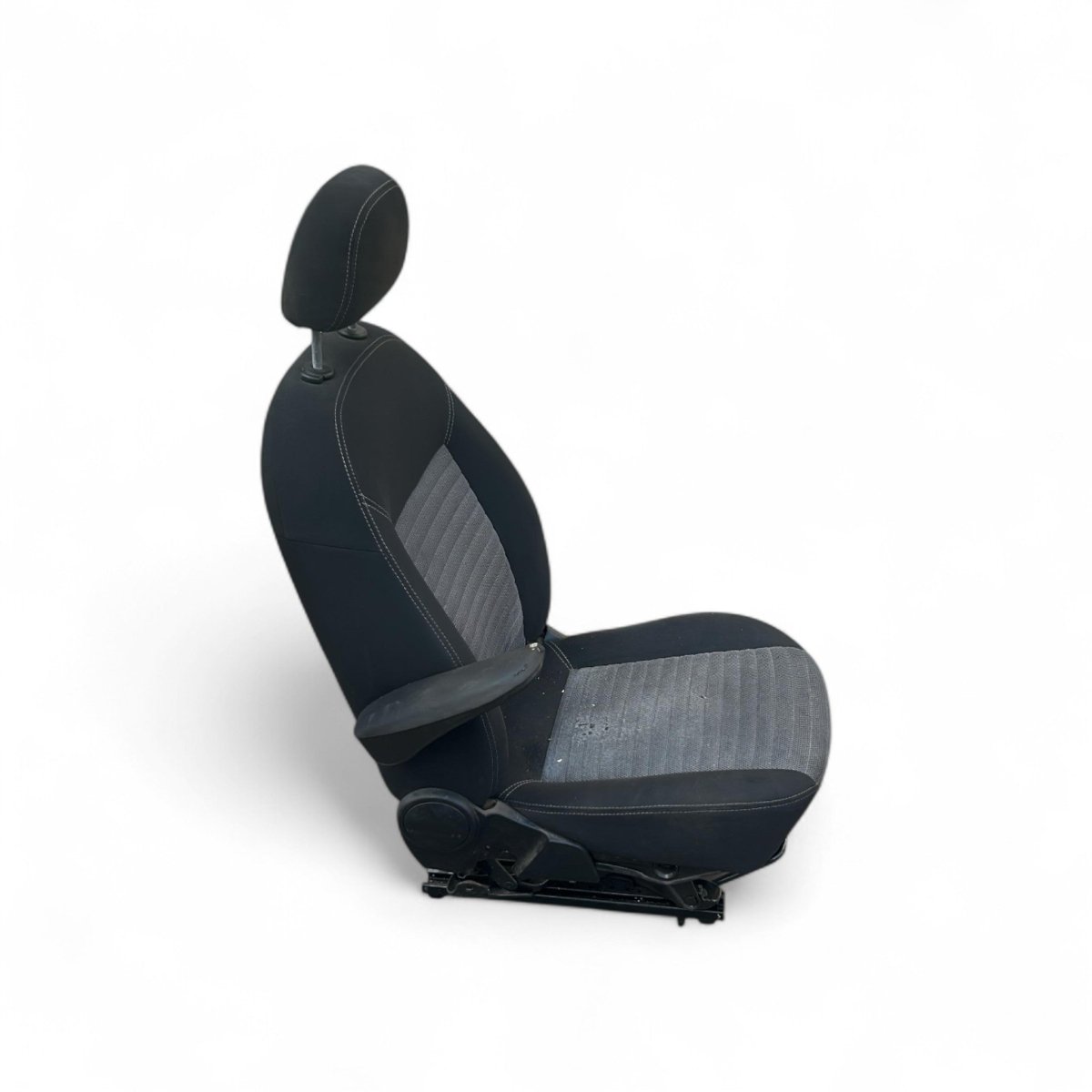 Sedile anteriore guidatore Fiat Fiorino (2007 > ) in stoffa nero e grigio - F&P CRASH SRLS - Ricambi Usati