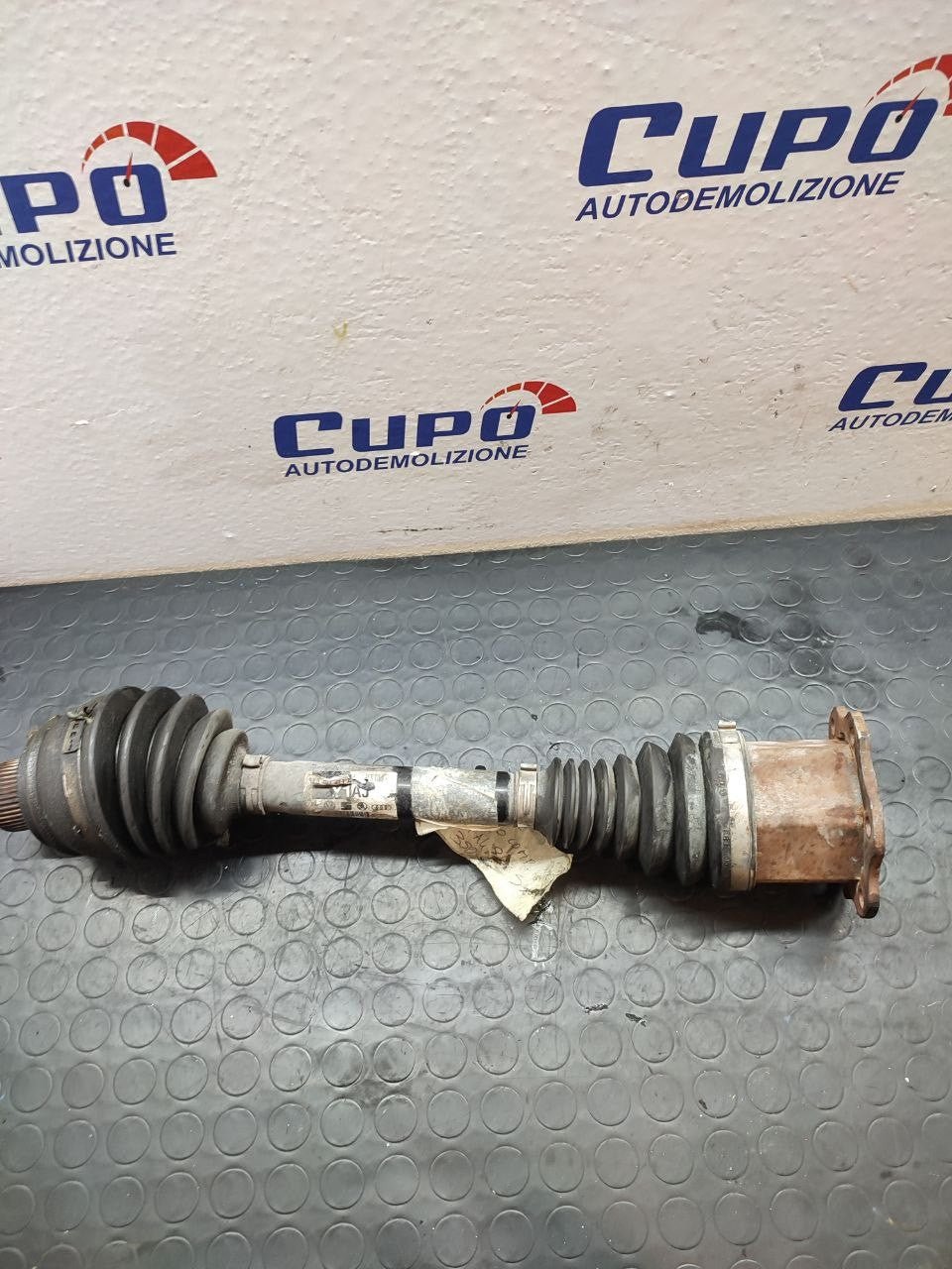 Semiasse anteriore destro Audi A4 b8 2.0 tdi cod 8k0407271a - F&P CRASH SRLS - Ricambi Usati