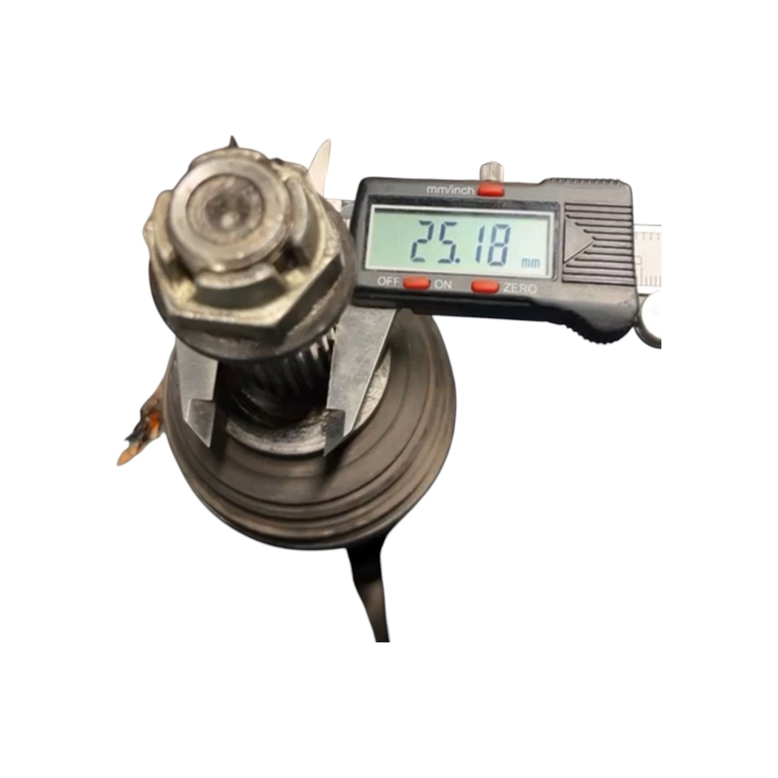 Semiasse Anteriore Destro Dacia Sandero cod:8200499306 1.6 Benzina (2008 >2012) - F&P CRASH SRLS - Ricambi Usati