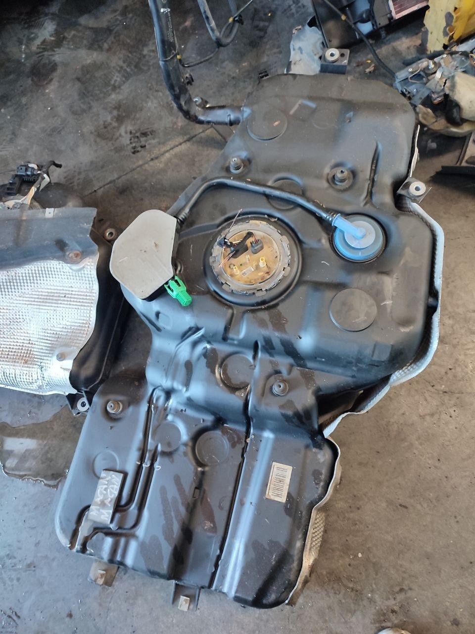 Serbatoio gasolio Porsche Macan 95b 3.0 s - diesel cod 8r0201060ac - F&amp;P CRASH SRLS - Ricambi Usati
