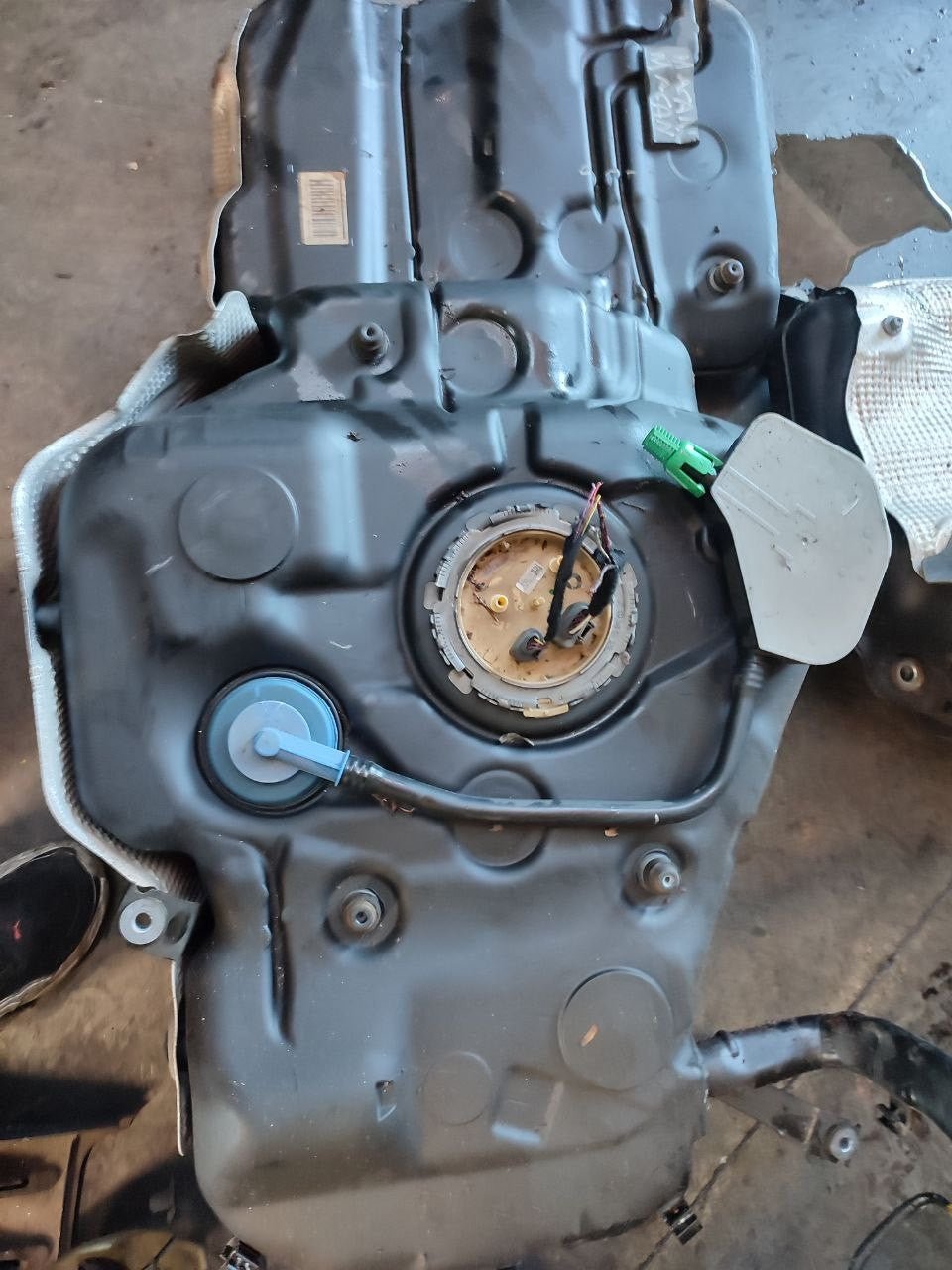 Serbatoio gasolio Porsche Macan 95b 3.0 s - diesel cod 8r0201060ac - F&P CRASH SRLS - Ricambi Usati