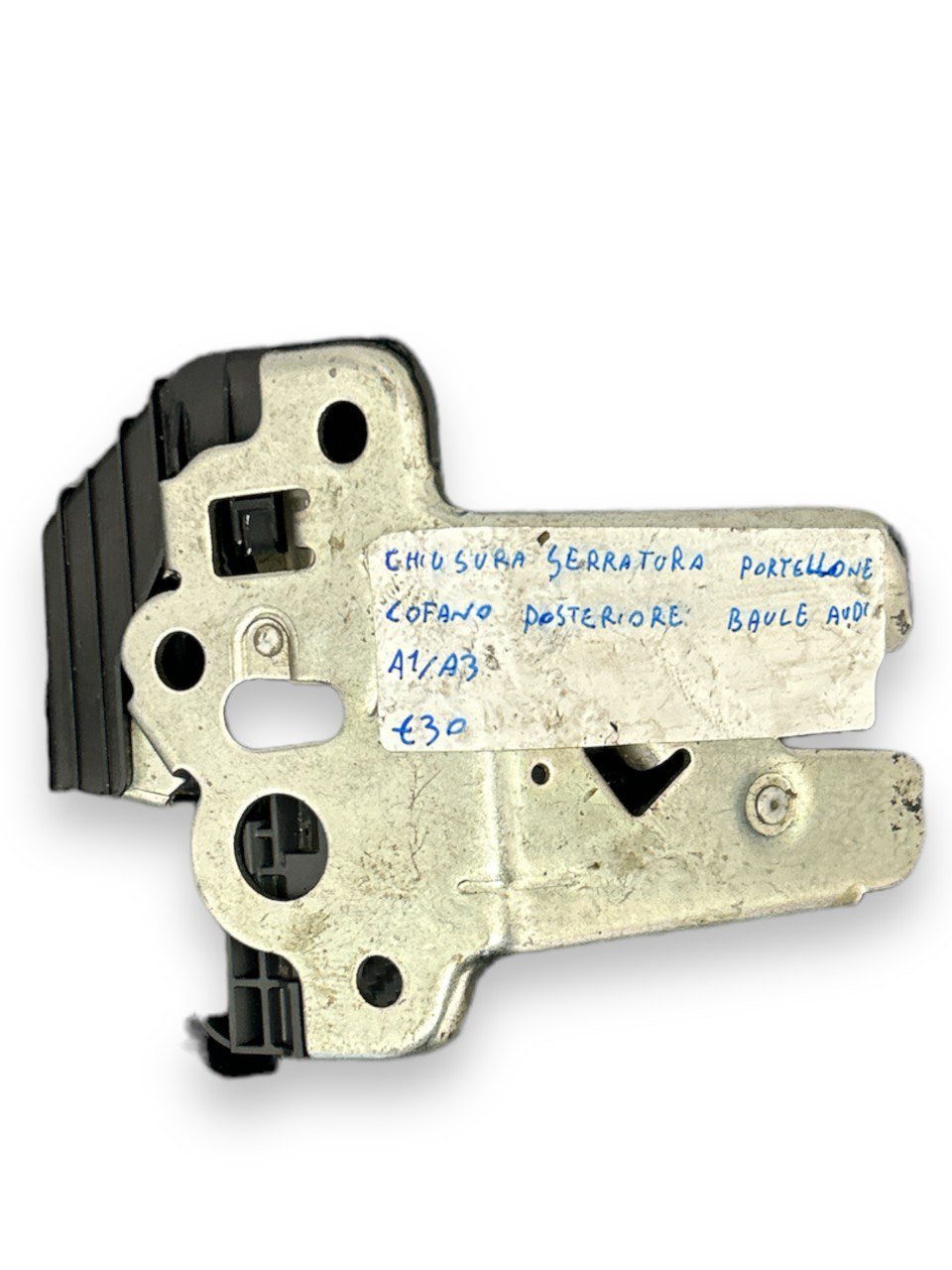 Lock / Trunk Closure / Hood / Boot / Rear Trunk Audi A1 (8X1) / Audi A3 / Audi A6 (C7) / Audi A4 (8K5) / Audi A4 (B8) / Audi A4 (8K2) / Audi A5 (8TA) / Audi Q3 (2010 to 2017) code 8K9827505A - F&P CRASH SRLS - Used Parts