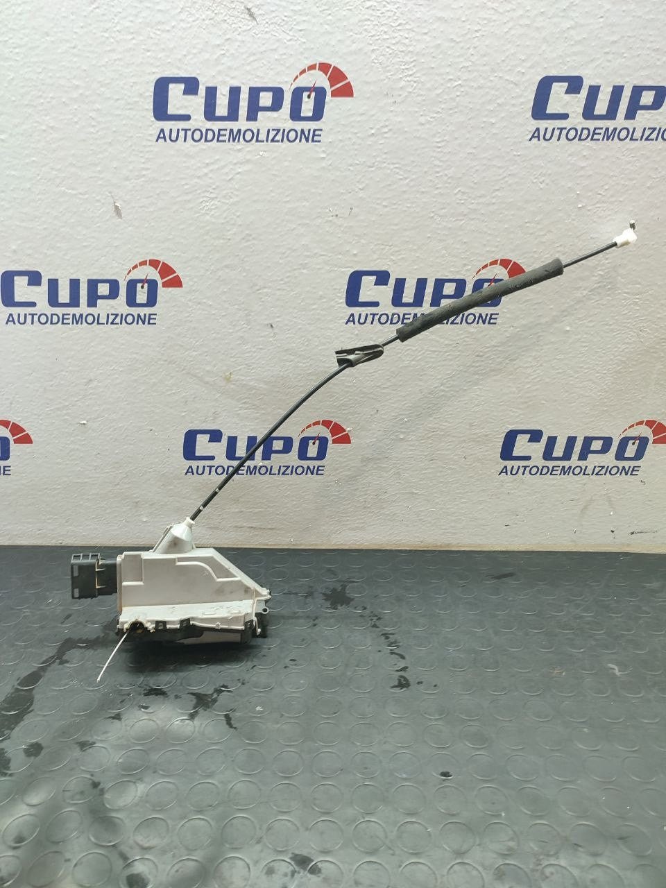 Serratura porta anteriore sinistra CITROEN C3 II SERIE (09' - 16') Cod:A048069 - F&P CRASH SRLS - Ricambi Usati