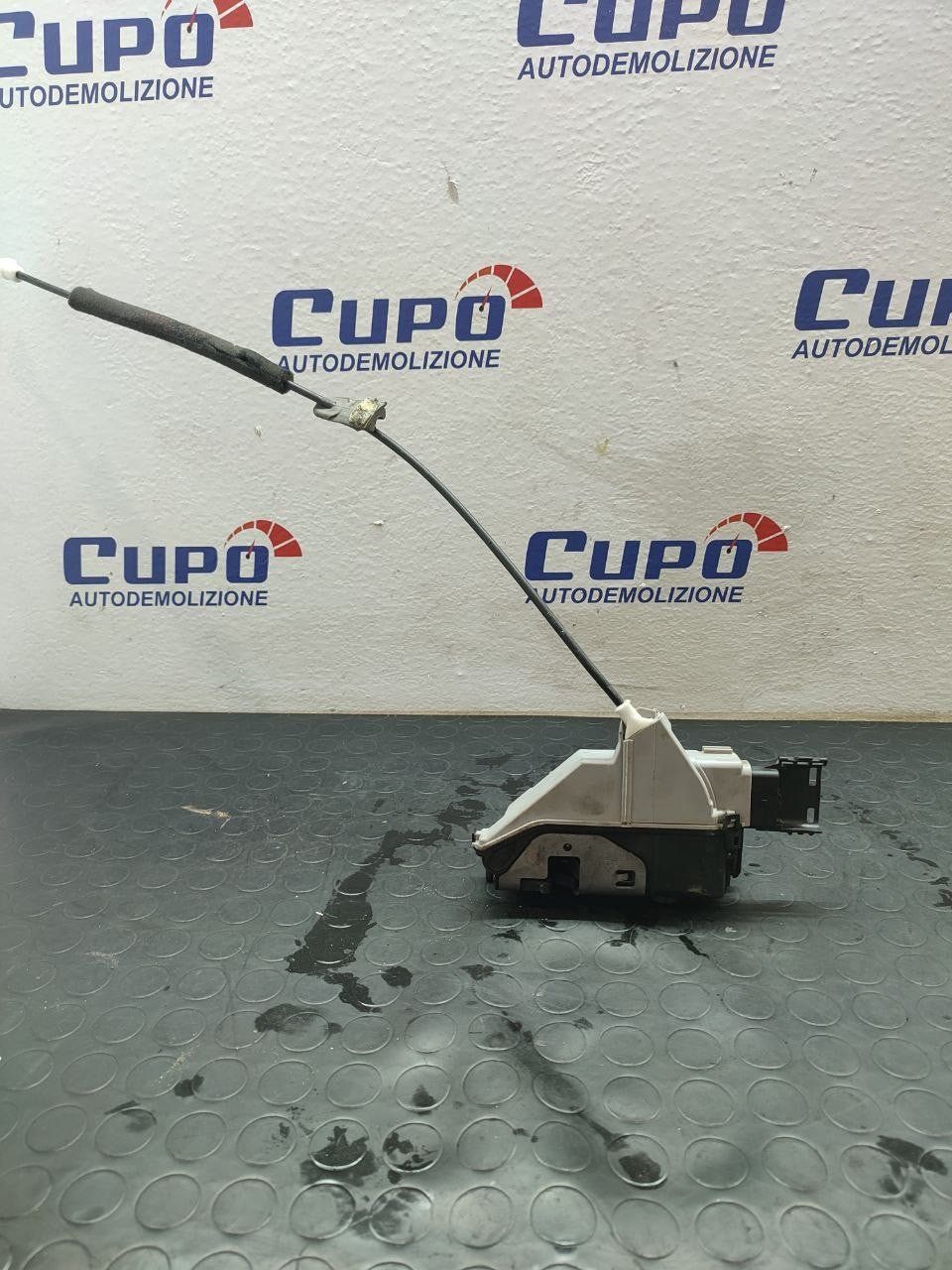 Serratura porta anteriore sinistra CITROEN C3 II SERIE (09' - 16') Cod:A048069 - F&P CRASH SRLS - Ricambi Usati