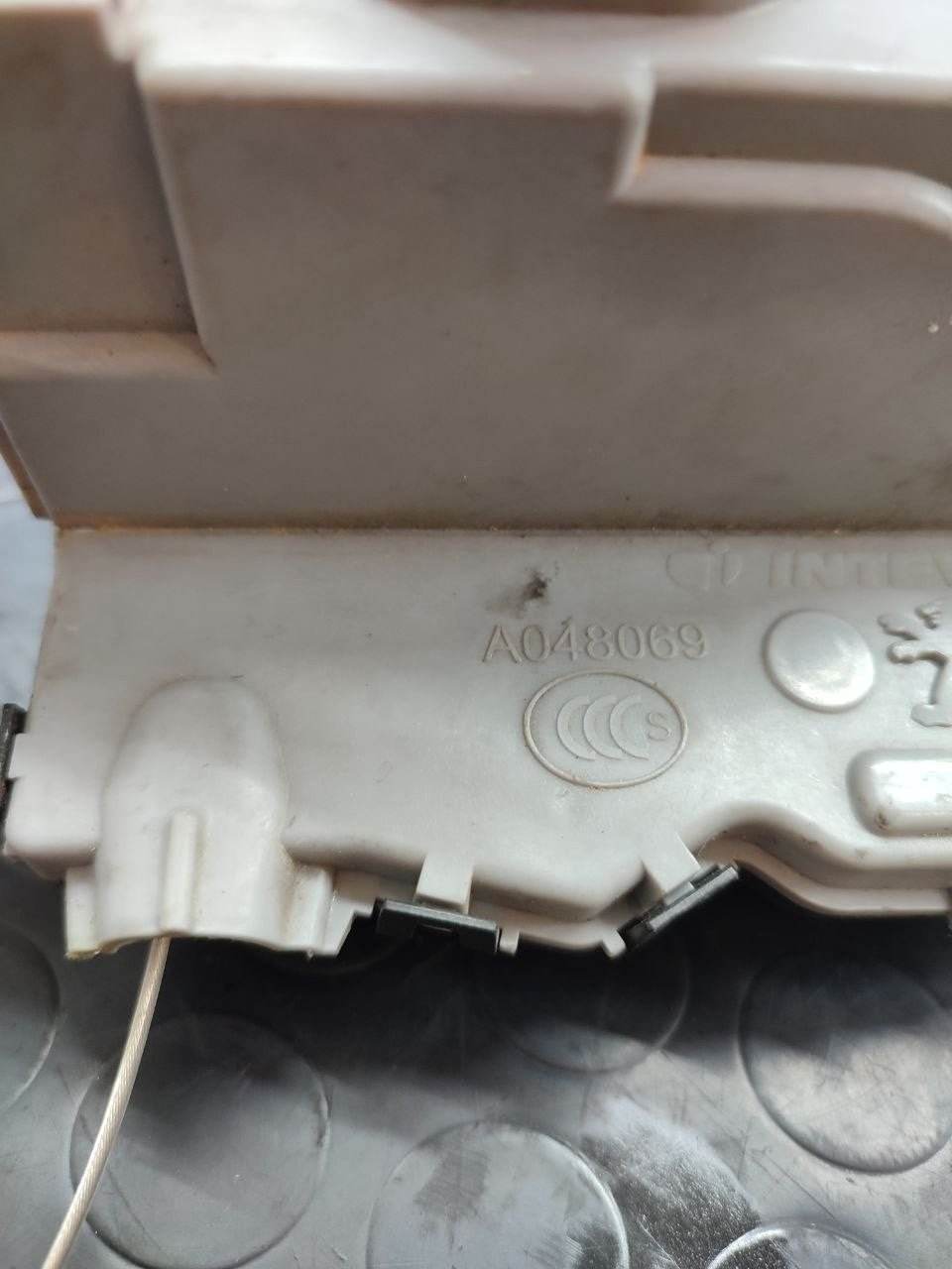 Serratura porta anteriore sinistra CITROEN C3 II SERIE (09' - 16') Cod:A048069 - F&P CRASH SRLS - Ricambi Usati