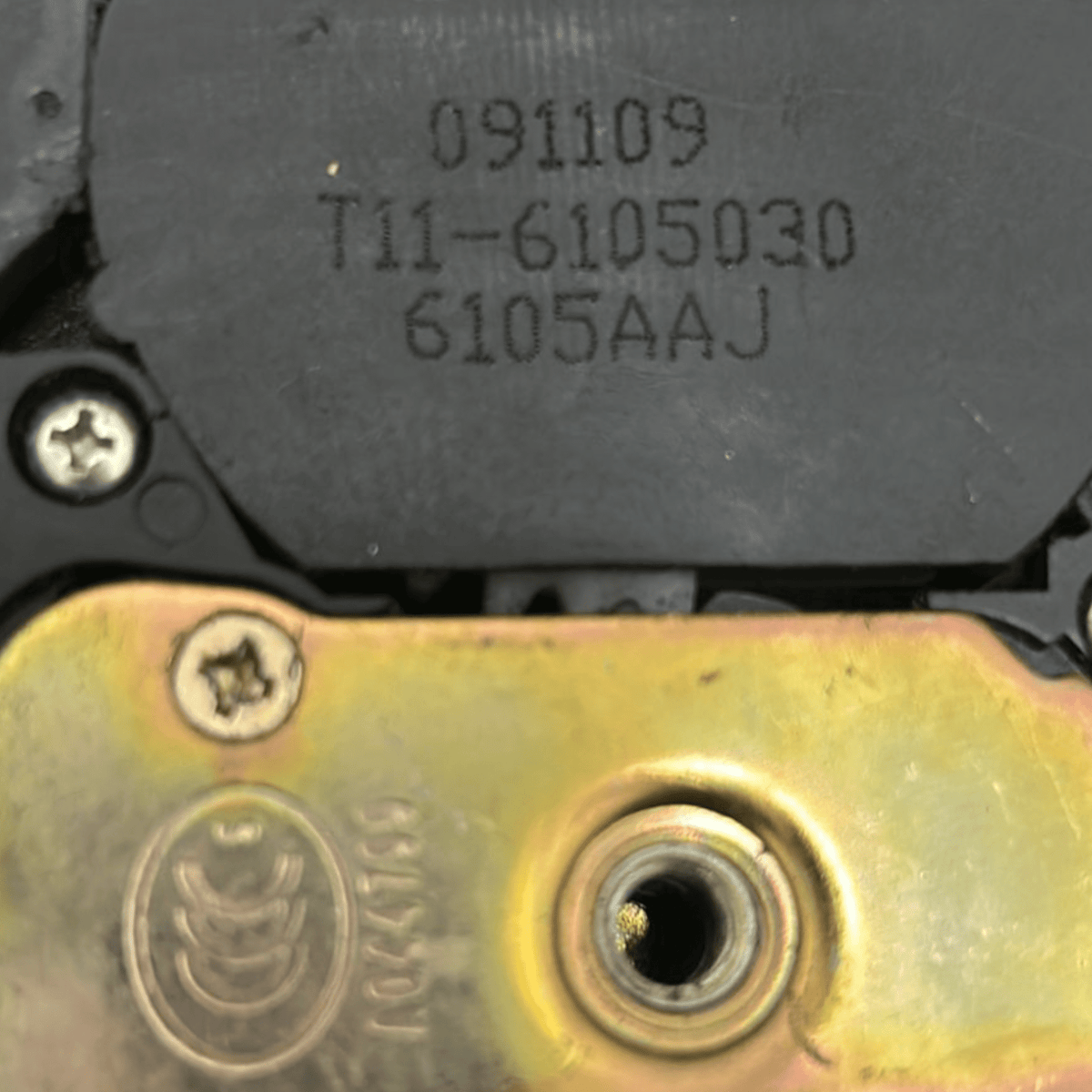 Left Front Door Lock DR5 code:T11 - 6105030 (2007 > 2013) - F&P CRASH SRLS - Used Spare Parts