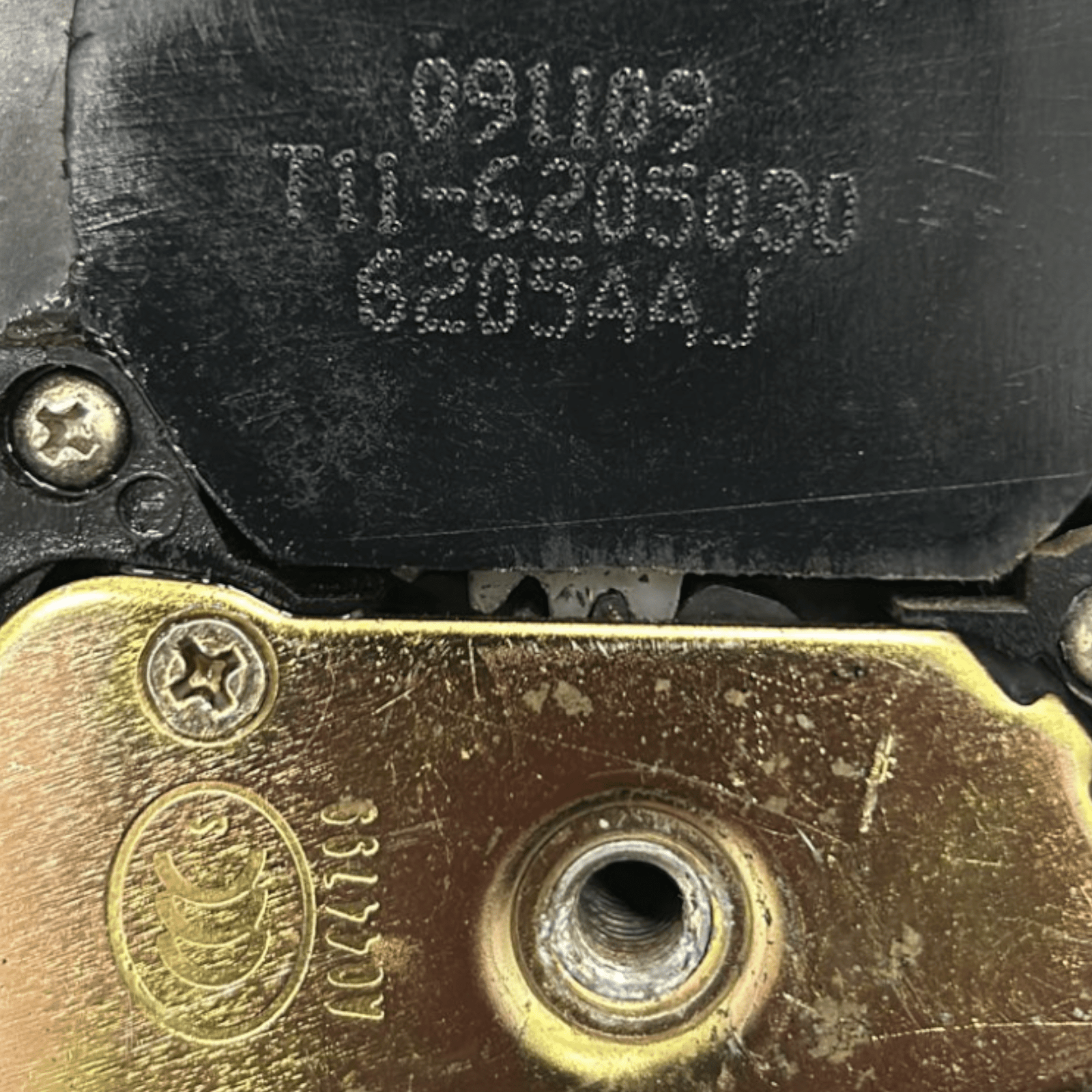Serratura Porta Posteriore Sinistra Dr5 cod:T11 - 6205030 (2007 > 2013) - F&P CRASH SRLS - Ricambi Usati