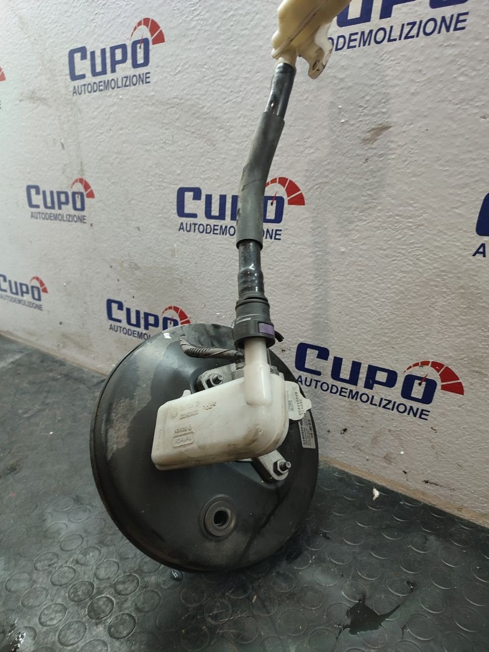 Servofreno Ford Fiesta ( mk6 ) 1.4 tdci cod 0204054084 / 8v51 - 2b195 - de - F&P CRASH SRLS - Ricambi Usati