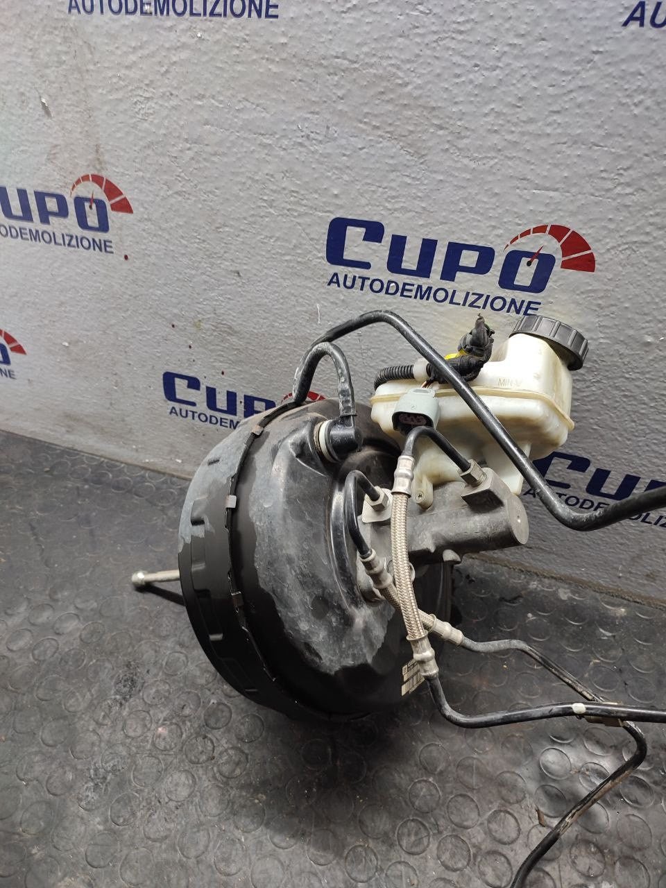 Servofreno Opel Astra J cod 13338058 - F&amp;P CRASH SRLS - Ricambi Usati