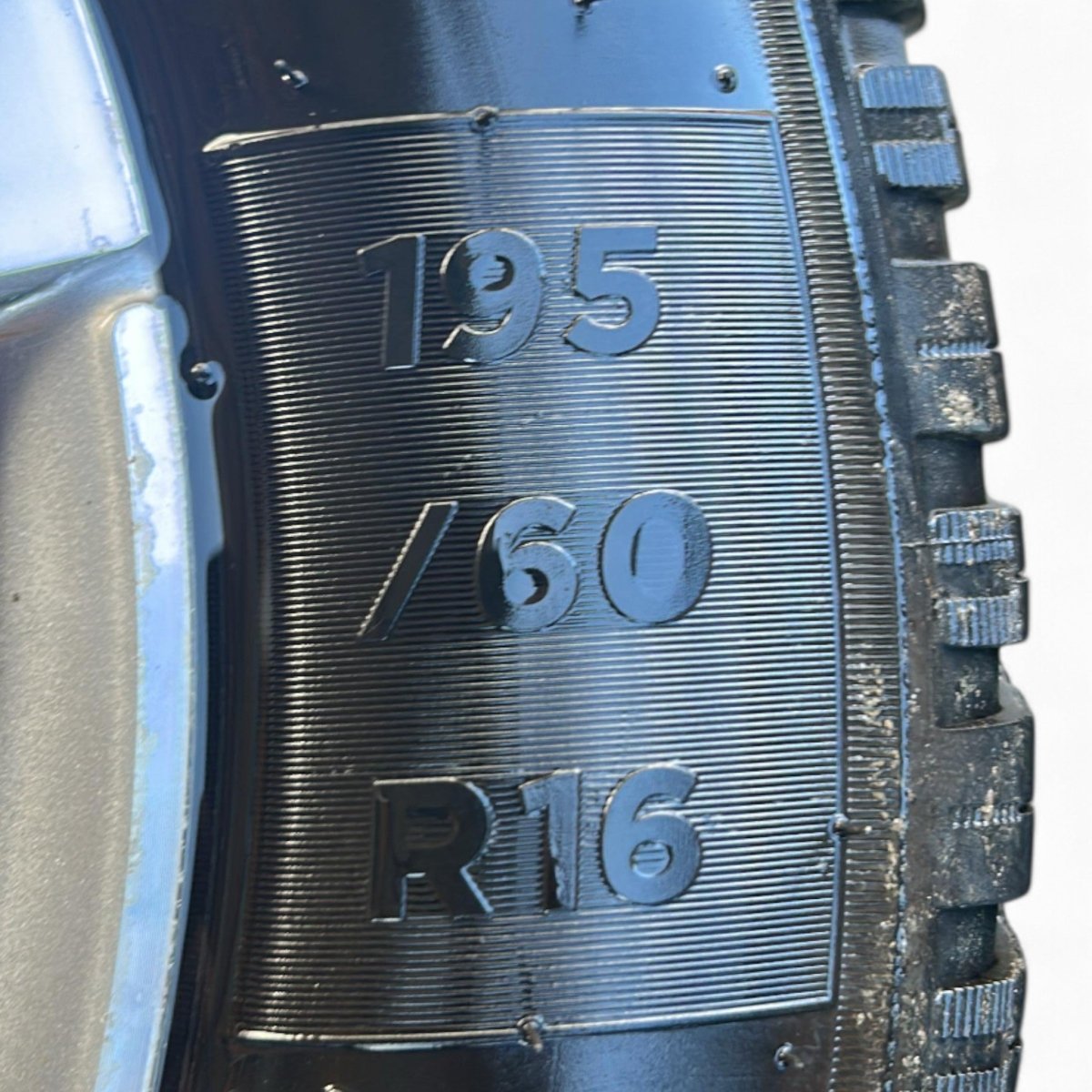 Set 4 cerchi in lega Peugeot 2008 I cod.9678398177 (4 fori / 195 / 60 r16) (2013 > 2019) - F&P CRASH SRLS - Ricambi Usati