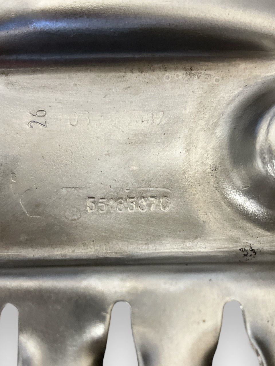 Spartiolio Coppa Olio Motore Opel Corsa D / Fiat Grande Punto / Fiat Panda 169 / Opel Corsa C / Fiat Punto Evo 199 / Fiat Doblo' / Fiat Fiorino / Alfa Romeo Mito / Fiat 500 1.3 Diesel (2006 al 2014) cod: 55185370 - F&P CRASH SRLS - Ricambi Usati