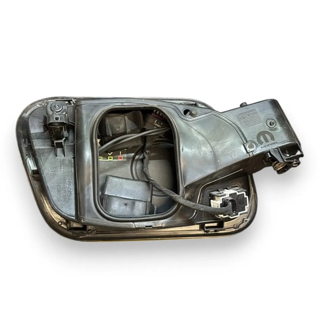 Dettaglio Sportellino carburante Jeep Avenger dal 2022 OEM 52170762 - foto 2