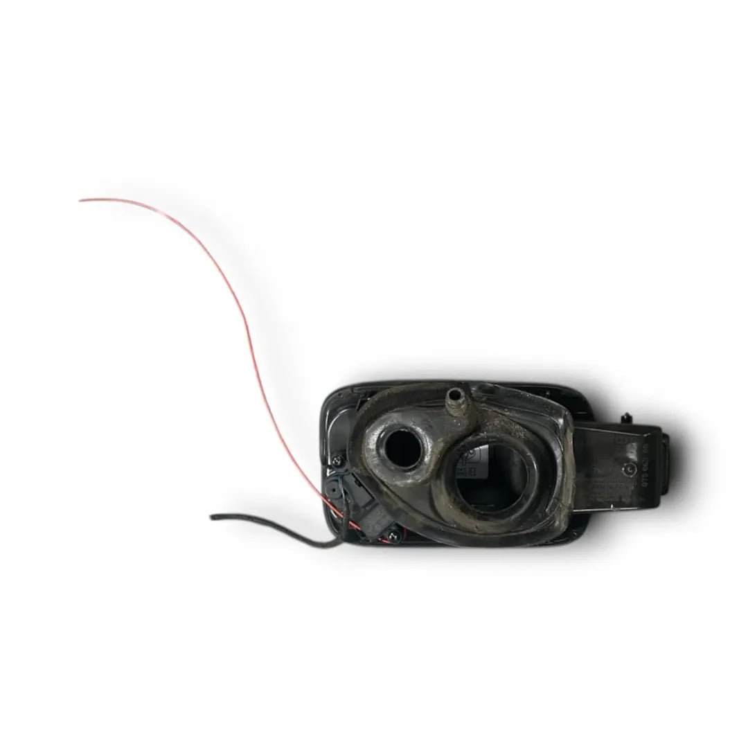 Dettaglio Sportellino carburante Audi A4 8W 2015–2019 OEM 8W0809907GRU - foto 2