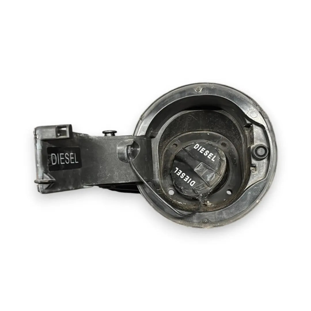 Dettaglio Sportellino carburante Hyundai Tucson 2015–2018 OEM 69510D7000 - foto 3