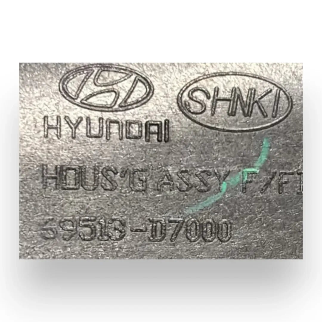 Dettaglio Sportellino carburante Hyundai Tucson 2015–2018 OEM 69510D7000 - foto 4
