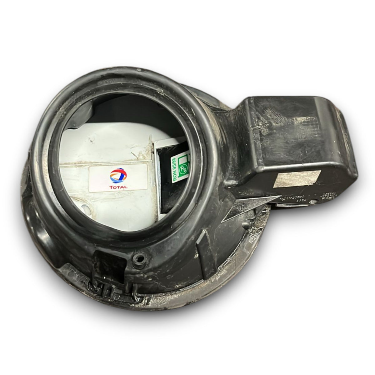 Sportello / Tappo Carburante Peugeot 208 I cod:9673905980 (2012 >2019) - F&P CRASH SRLS - Ricambi Usati