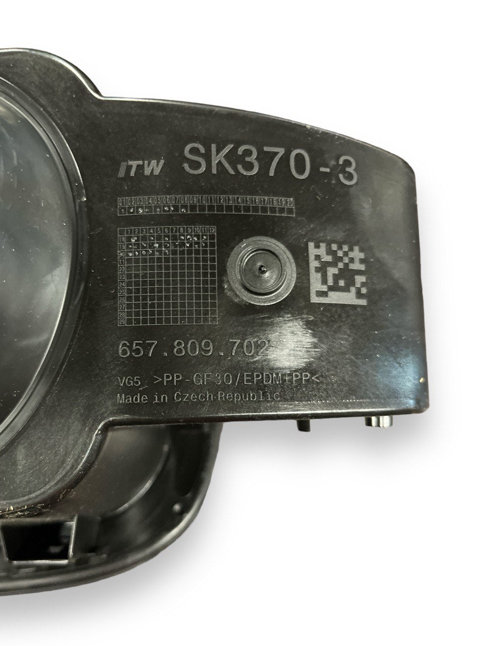 Sportello / Tappo Serbatoio Carburante Skoda Kamiq (2018>) cod: 657809702 - F&P CRASH SRLS - Ricambi Usati