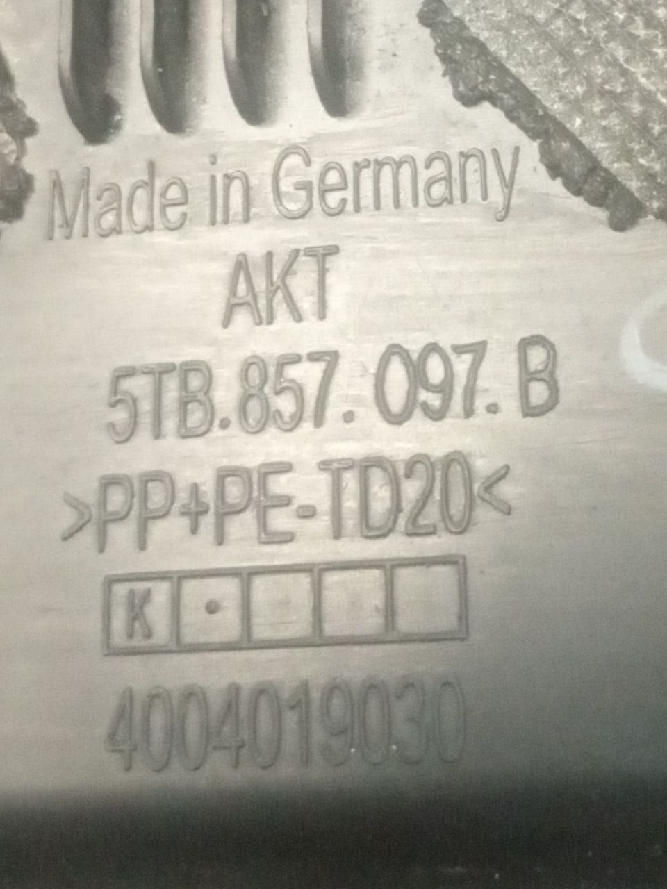 Dashboard / Glove Compartment Door Volkswagen Touran 5T1 (2015) code: 5TB857097B - F&P CRASH SRLS - Used Parts