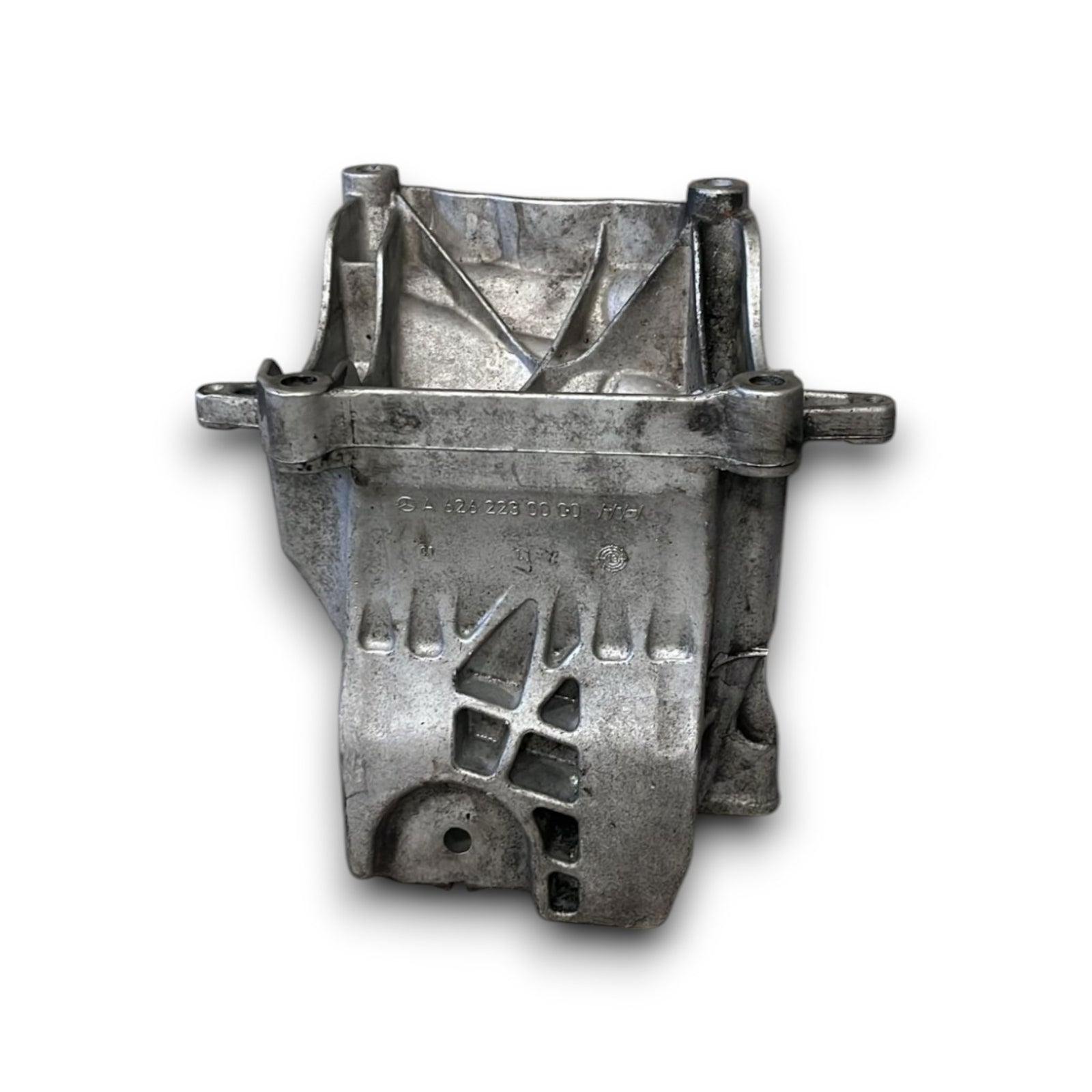 Right Engine Support Bracket Mercedes Benz Class C (W205) code:A6262230000 1.6 Diesel (2014 > 2021) - F&P CRASH SRLS - Used Parts