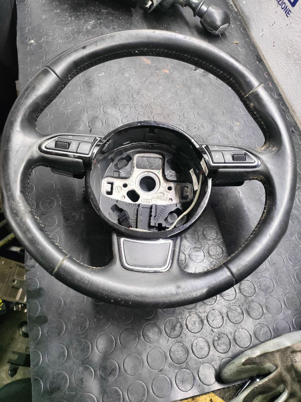 Sterzo volante Audi A3 1.6 tdi ( 8v1 - 2016 ) 1.6 tdi cod 8v0419091 ( con palette cambio ) - F&P CRASH SRLS - Ricambi Usati