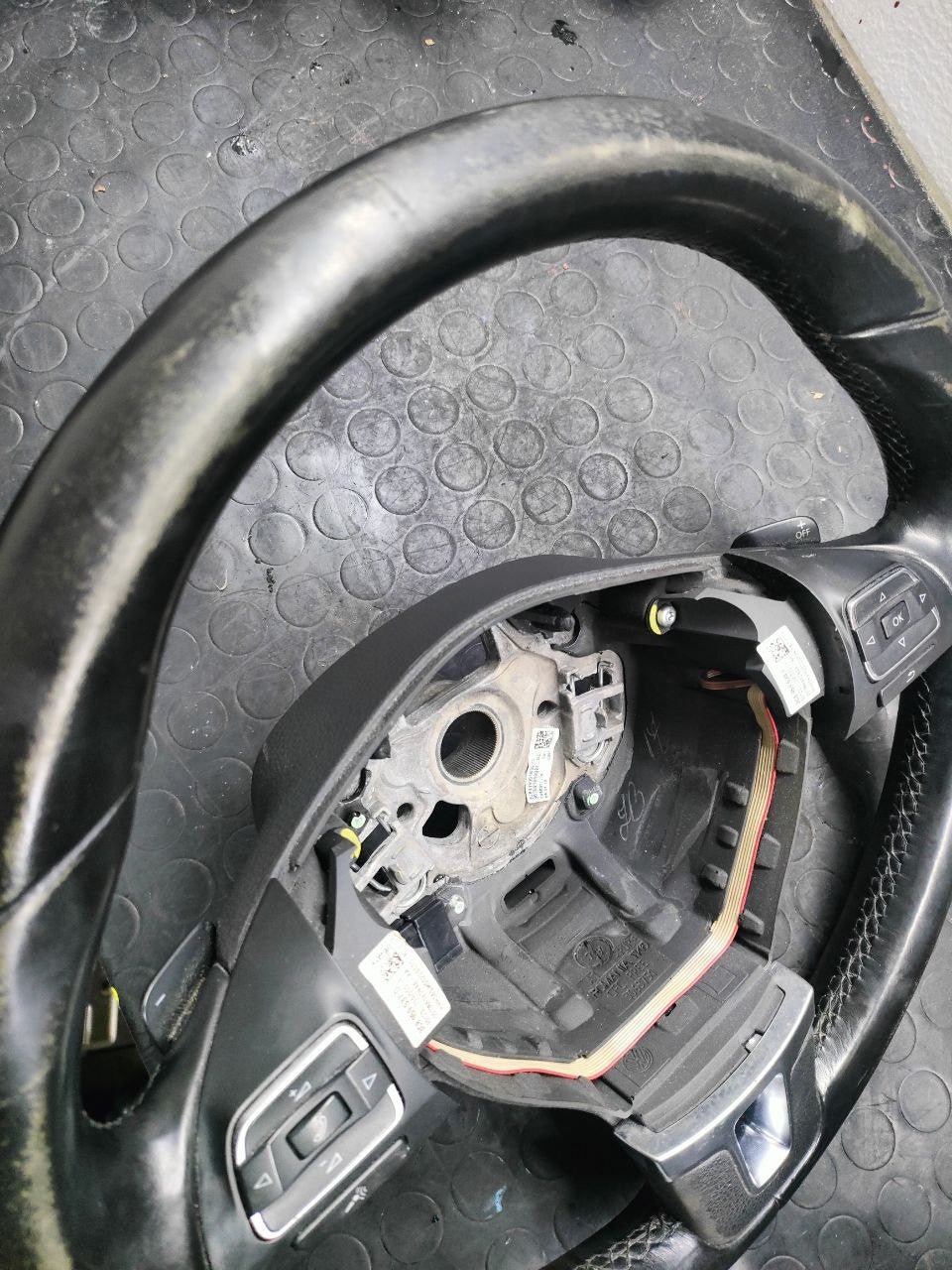 Sterzo Volante Volkswagen Passat 1.4 tsi ( b6 - 2006 ) cod 3c8959538f ( con palette cambio automatico ) - F&P CRASH SRLS - Ricambi Usati