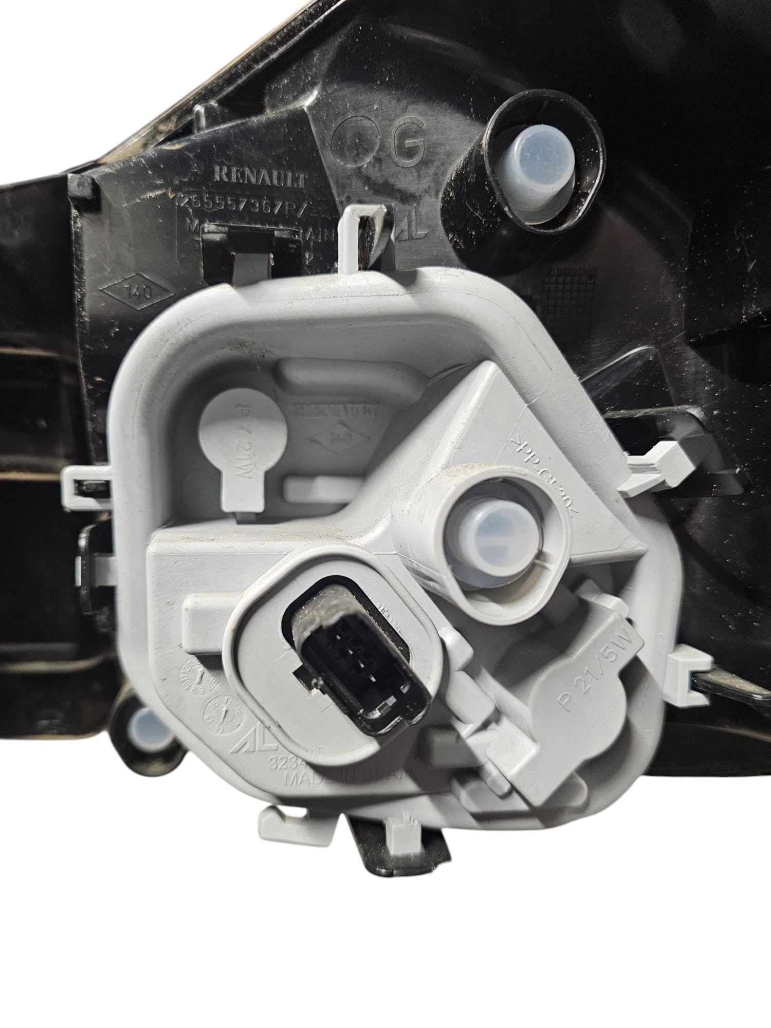 Stop / Halogen Rear Light External Left Renault Captur I Code:265557367R (2013 - 2019) - F&P CRASH SRLS - Used Parts