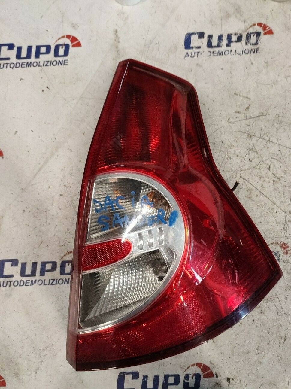 STOP FANALE POSTERIORE DESTRO DACIA Sandero (2008) 62421002 8200734824 - F&P CRASH SRLS - Ricambi Usati