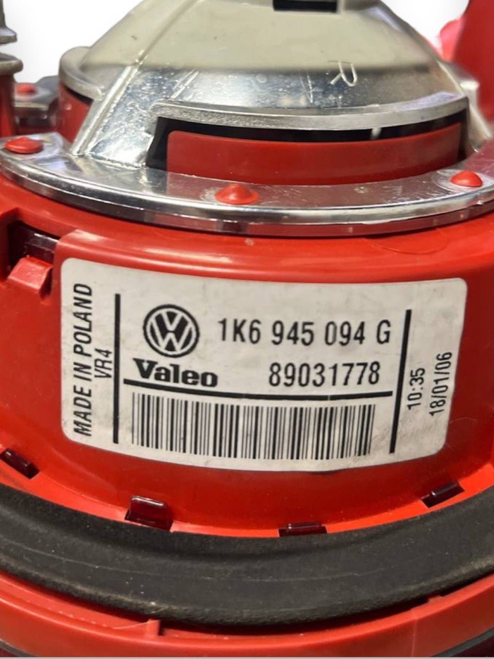 Stop / Fanale Posteriore Interno Destro (dx) Volkswagen Golf V cod: 1K6945094G (2003 - 2008) - F&P CRASH SRLS - Ricambi Usati