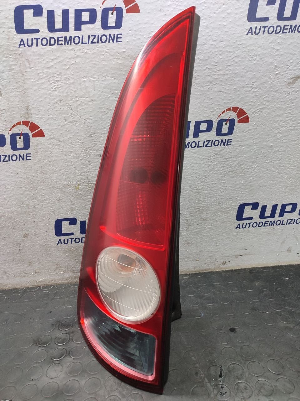 Stop Fanale Posteriore Sinistro Renault Espace (2005) Cod:8200027153 - F&P CRASH SRLS - Ricambi Usati