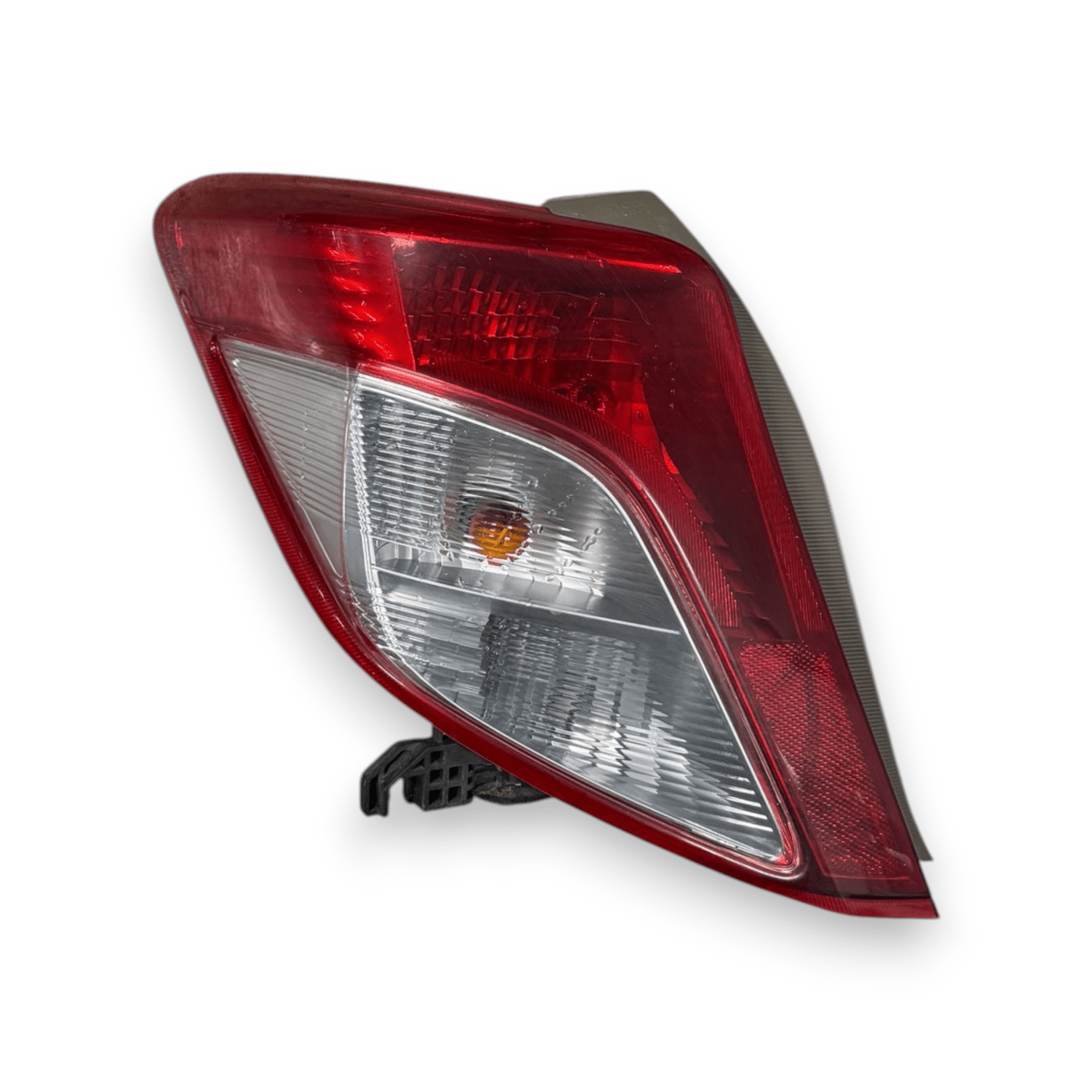 Stop / fanale posteriore sinistro (sx) Toyota Yaris C cod.E115601 (2011 - 2014) - F&amp;P CRASH SRL - Ricambi Usati