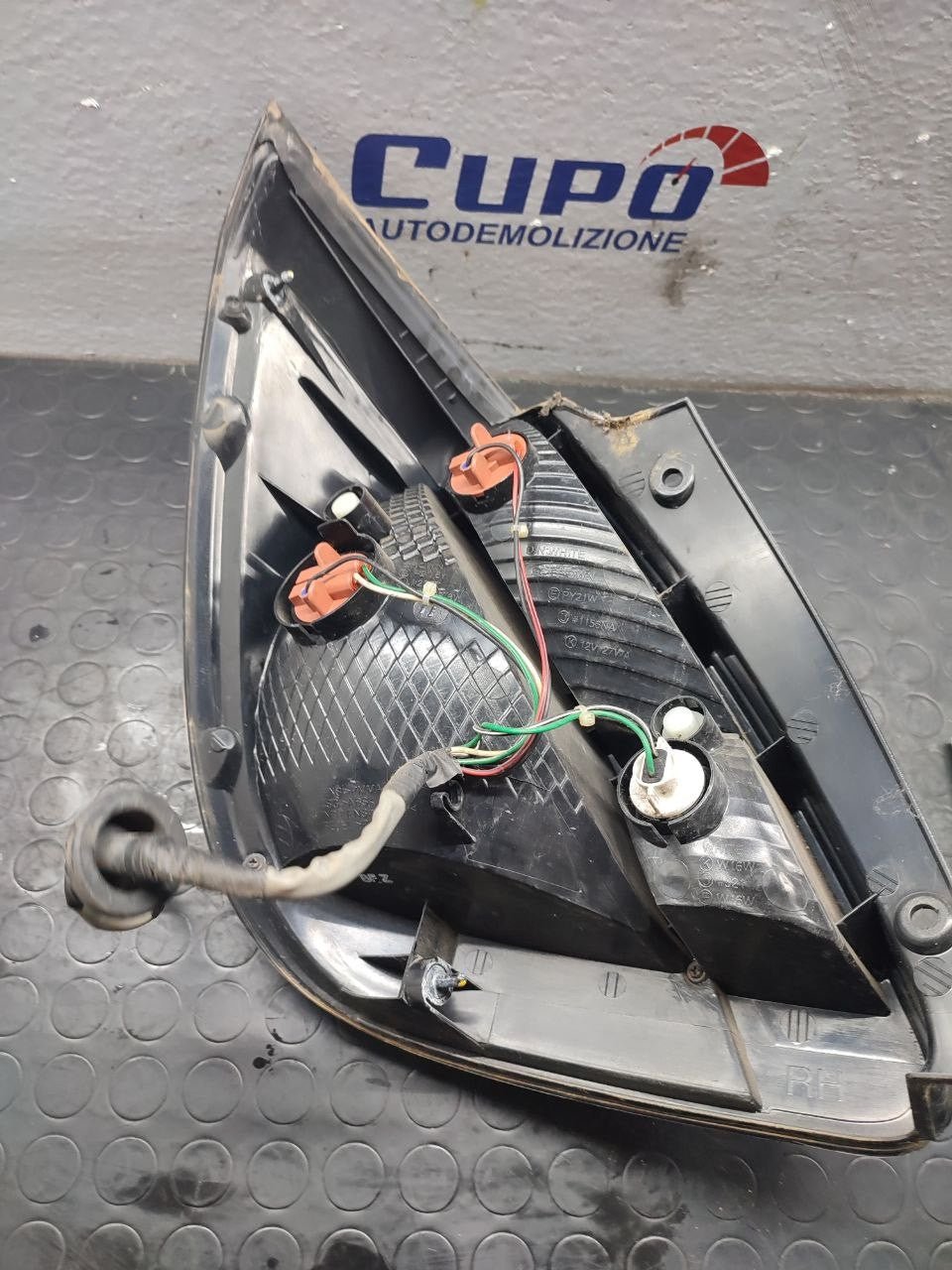 Stop posteriore destro Kia Rio 5p ( 2006 ) - F&P CRASH SRLS - Ricambi Usati