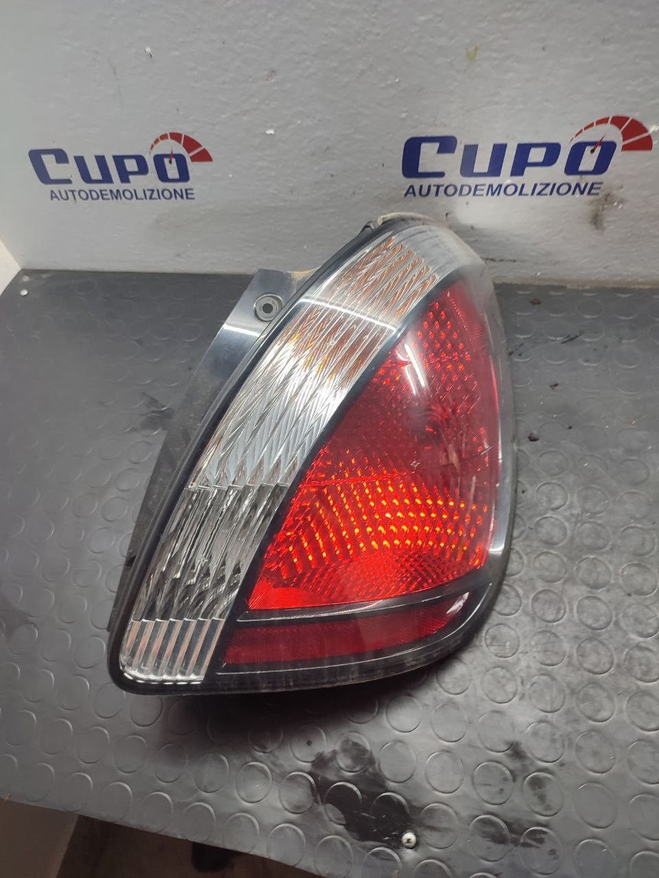 Stop posteriore destro Kia Rio 5p ( 2006 ) - F&amp;P CRASH SRLS - Ricambi Usati