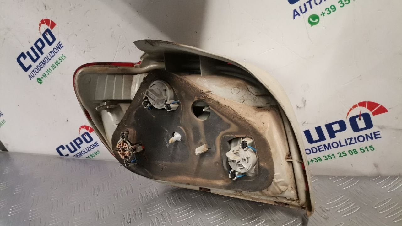 Stop posteriore destro Toyota Yaris 2004 - F&P CRASH SRLS - Ricambi Usati