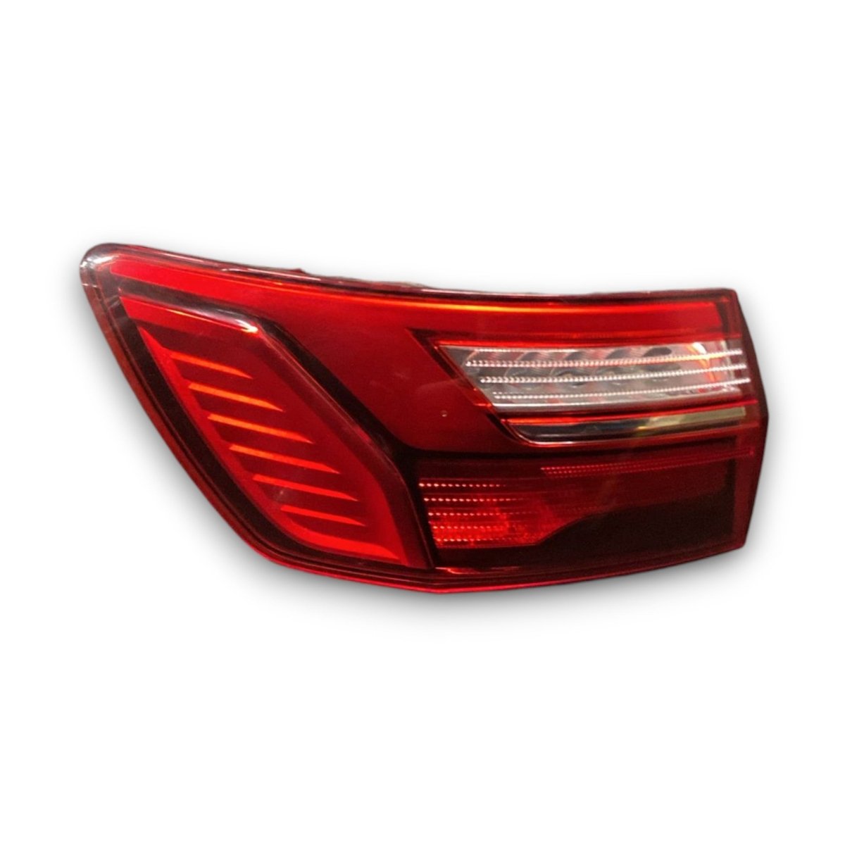 Stop posteriore sinistro audi a4 b9 cod . 8w9945069aa (2015 > 2024) - F&P CRASH SRL - Ricambi Usati