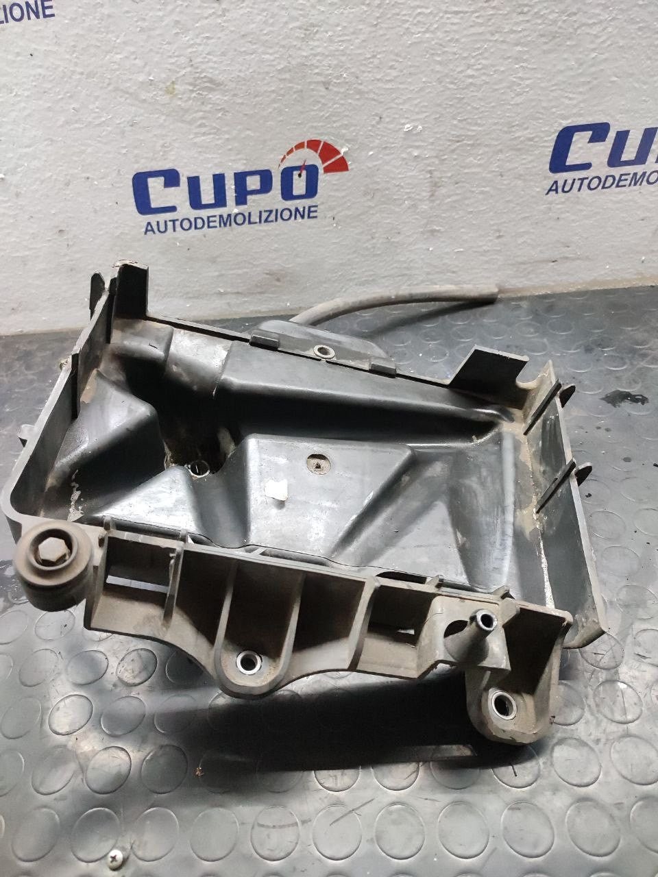 Supporto Batteria Volkswagen Golf 4 (2001) Cod:6Q0915331 - F&P CRASH SRLS - Ricambi Usati