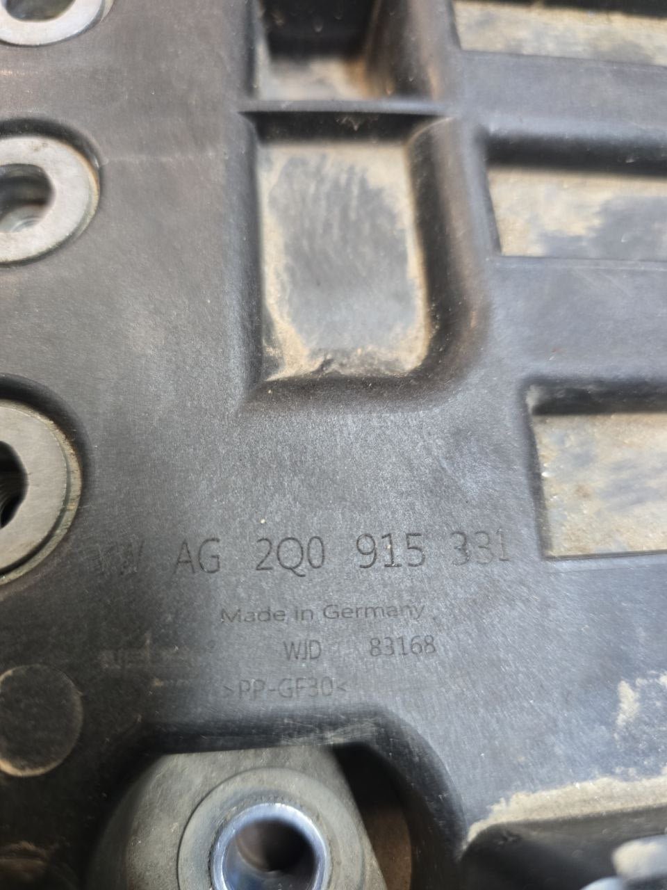 Supporto Batteria Volkswagen Polo VI ( 2017 > ) Cod : 2Q0915331 - F&P CRASH SRLS - Ricambi Usati