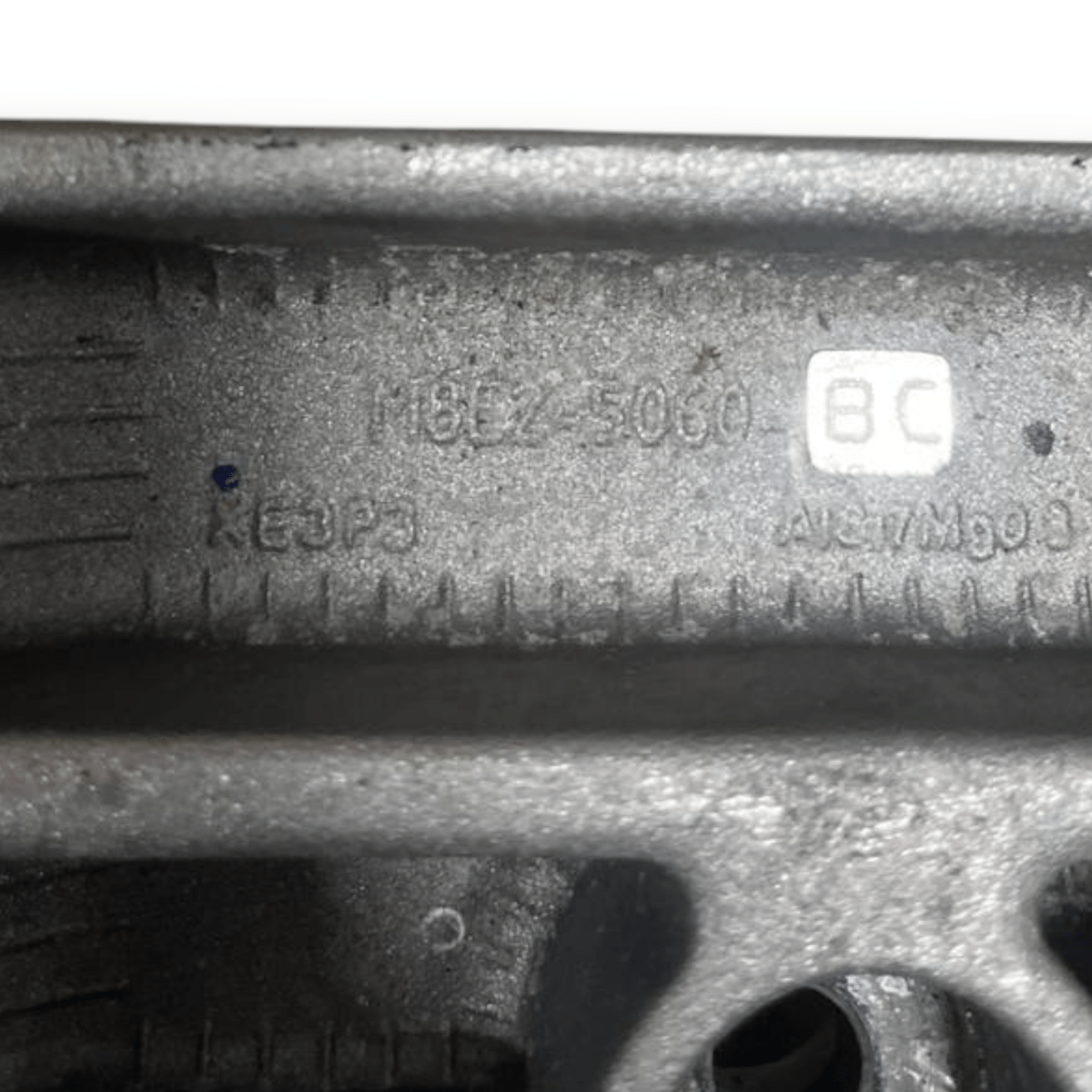 Supporto Cambio Land Rover Sport L461 (2022 - ) cod: M8E2 - 5060 - BC - F&P CRASH SRLS - Ricambi Usati