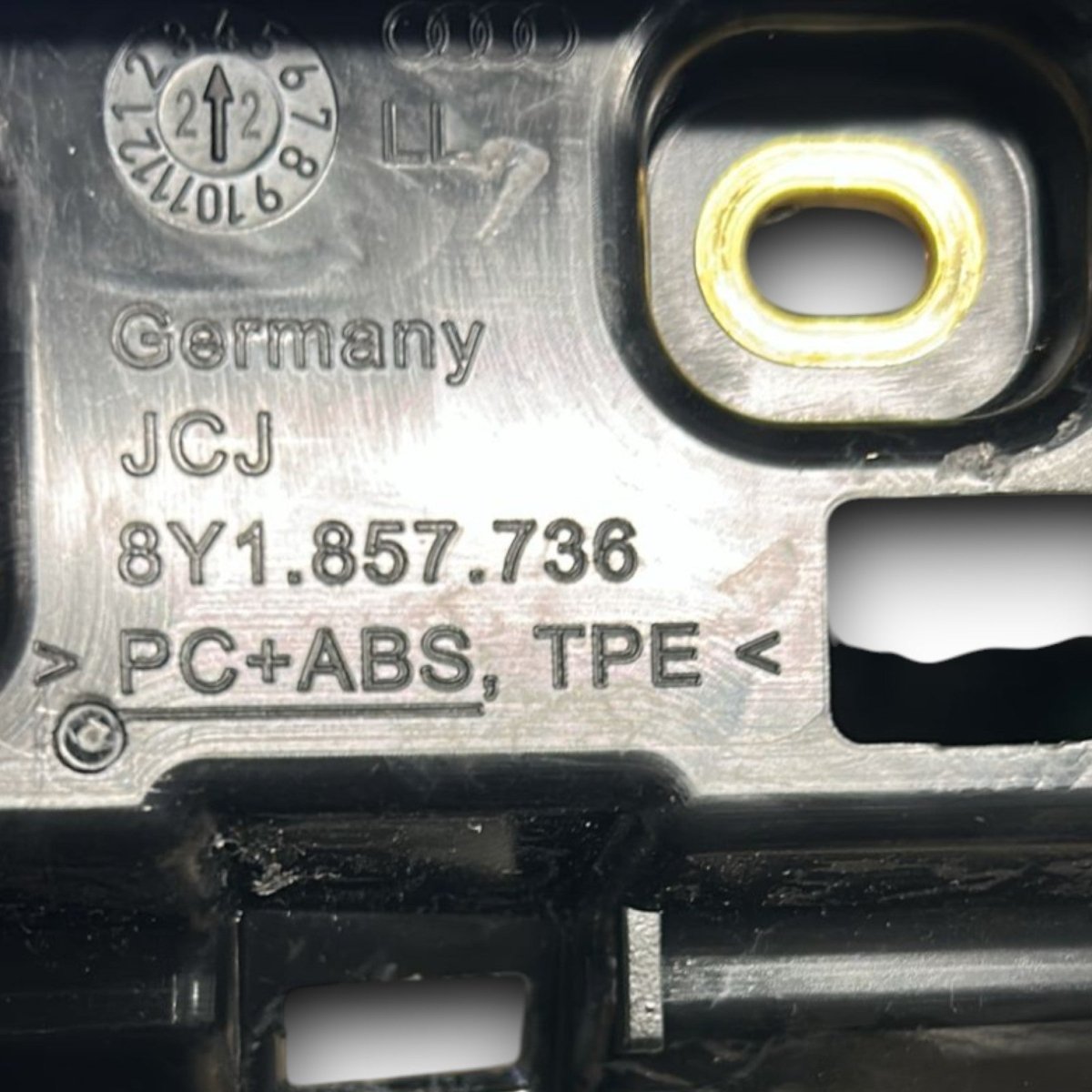 Supporto display multifunzione audi a3 8y cod:8Y1857736 (2021 >) - F&P CRASH SRLS - Ricambi Usati