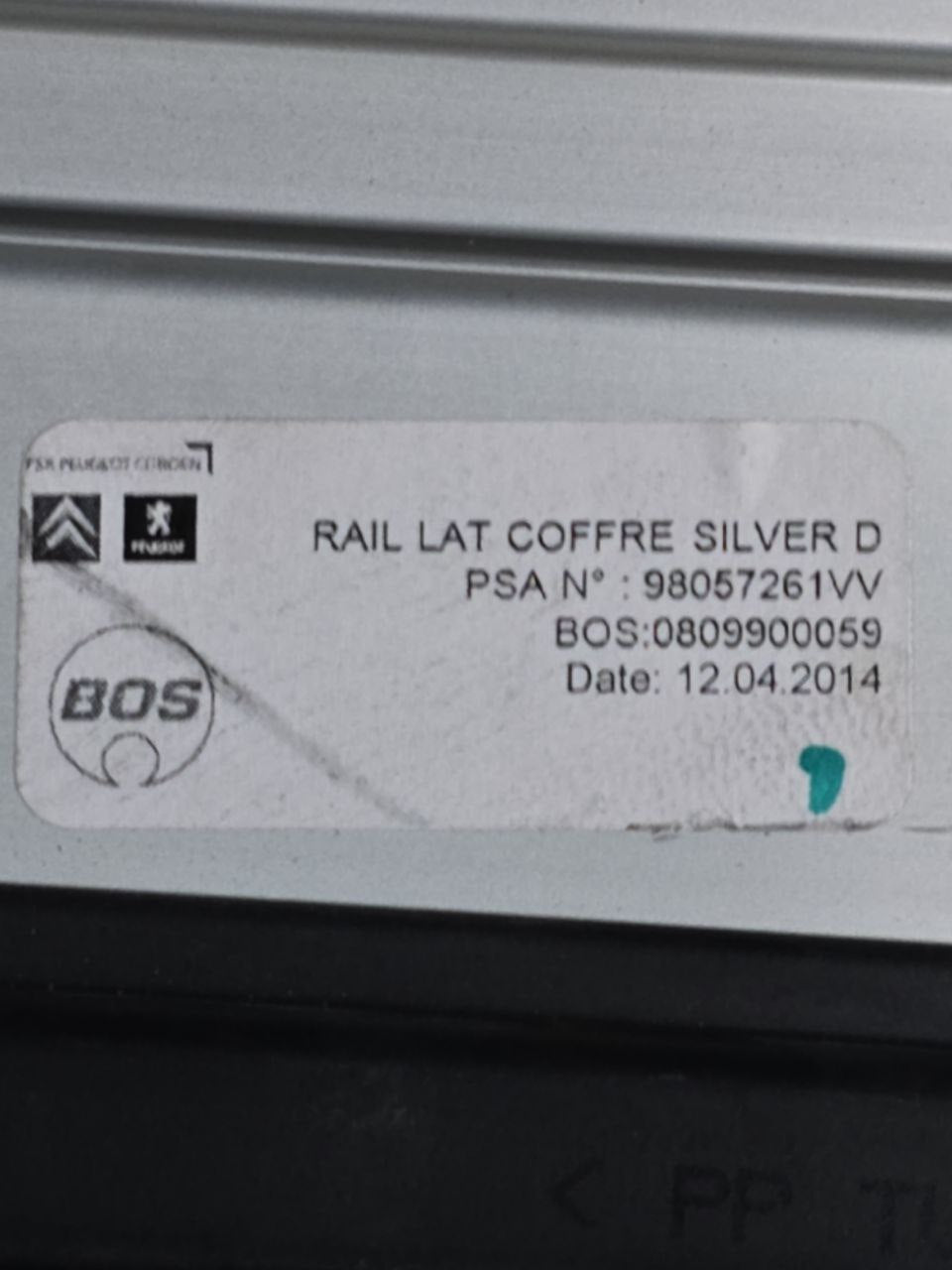 Supporto Guida Bagagliaio Peugeot 308 SW ( 2013 - 2021 ) Cod : 98057261VV - F&P CRASH SRLS - Ricambi Usati