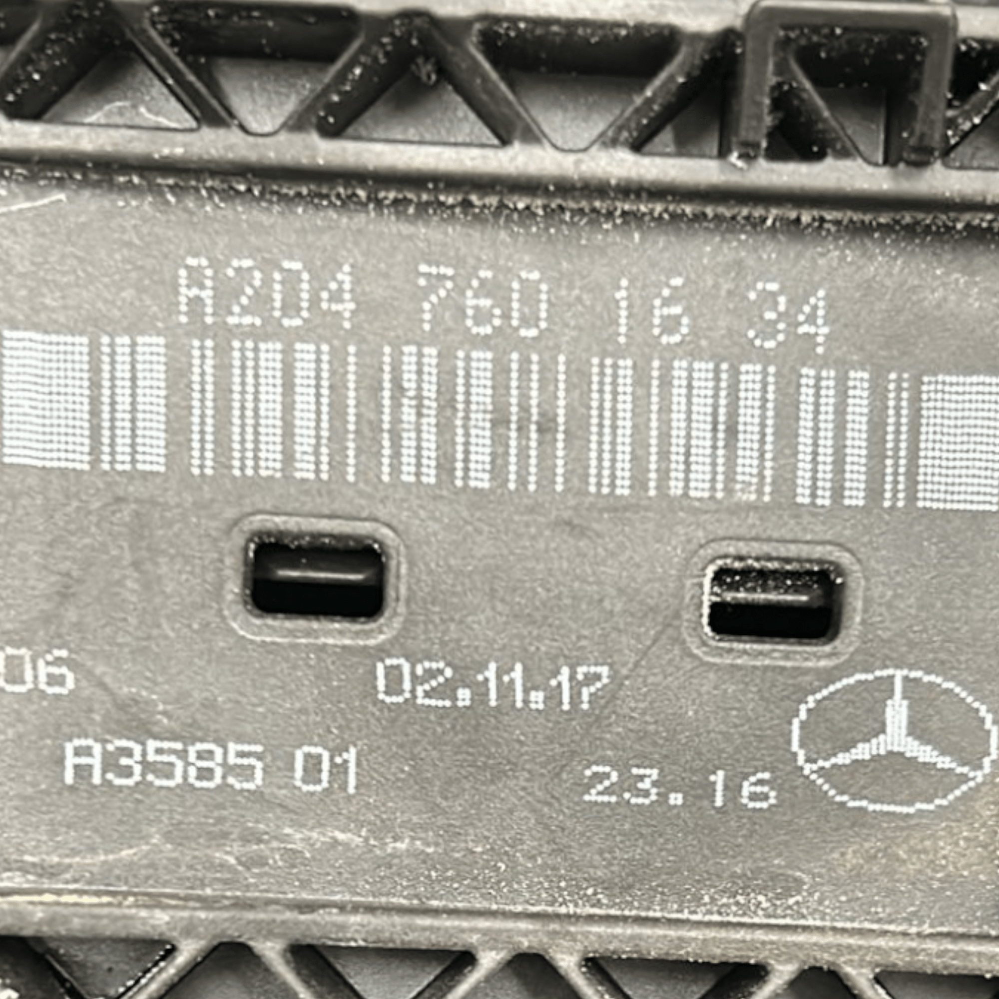 Supporto Maniglia Posteriore Destra Mercedes Benz Classe A W176 cod:A2047601634 (2012 > 2018) - F&P CRASH SRLS - Ricambi Usati