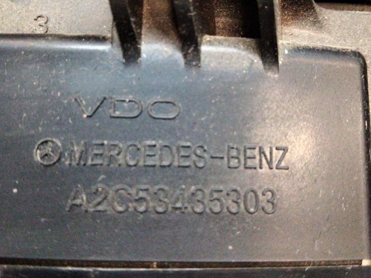 Tachimetro / Contachilometri / Quadro Strumenti Mercedes - Benz Classe C W204 2.2 diesel (2007 al 2014) cod.A2049005413 - F&P CRASH SRLS - Ricambi Usati