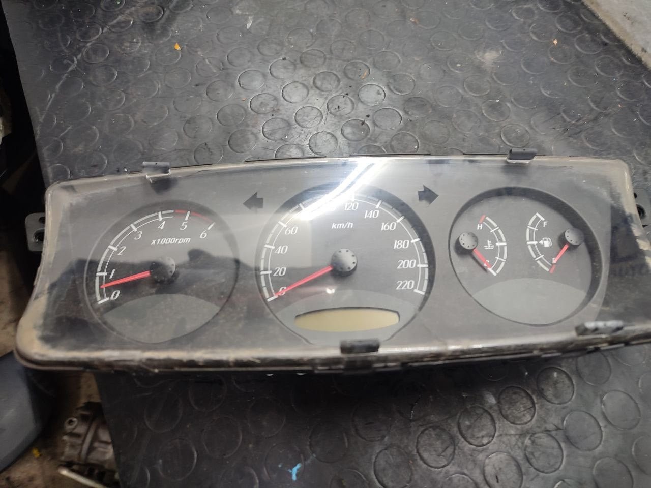 Speedometer Odometer dashboard instruments Ssangyong Kyron 2.0 xdi (2005 - 664950) code 80210 - 09050 - F&P CRASH SRLS - Used Parts
